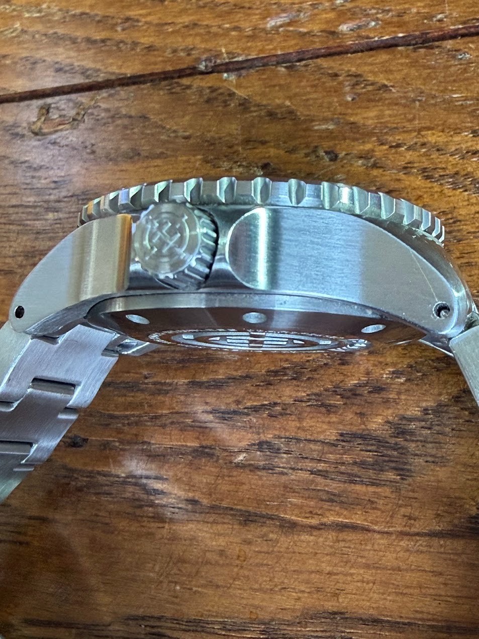 HELM Komodo 03AR3 40mm NH35 Automatic White Dial Sapphire 300m Box