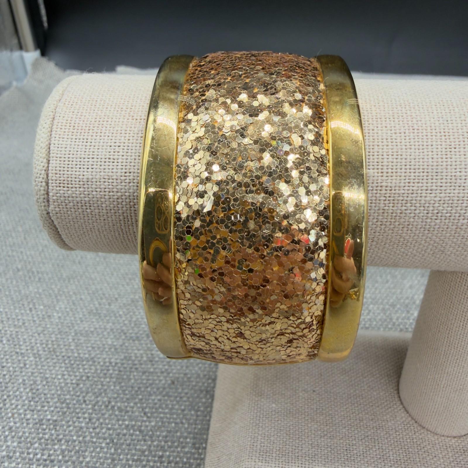 Vintage Clamper Bracelet Gold Tone Chunky Sequin Band Size 6.5 Inches