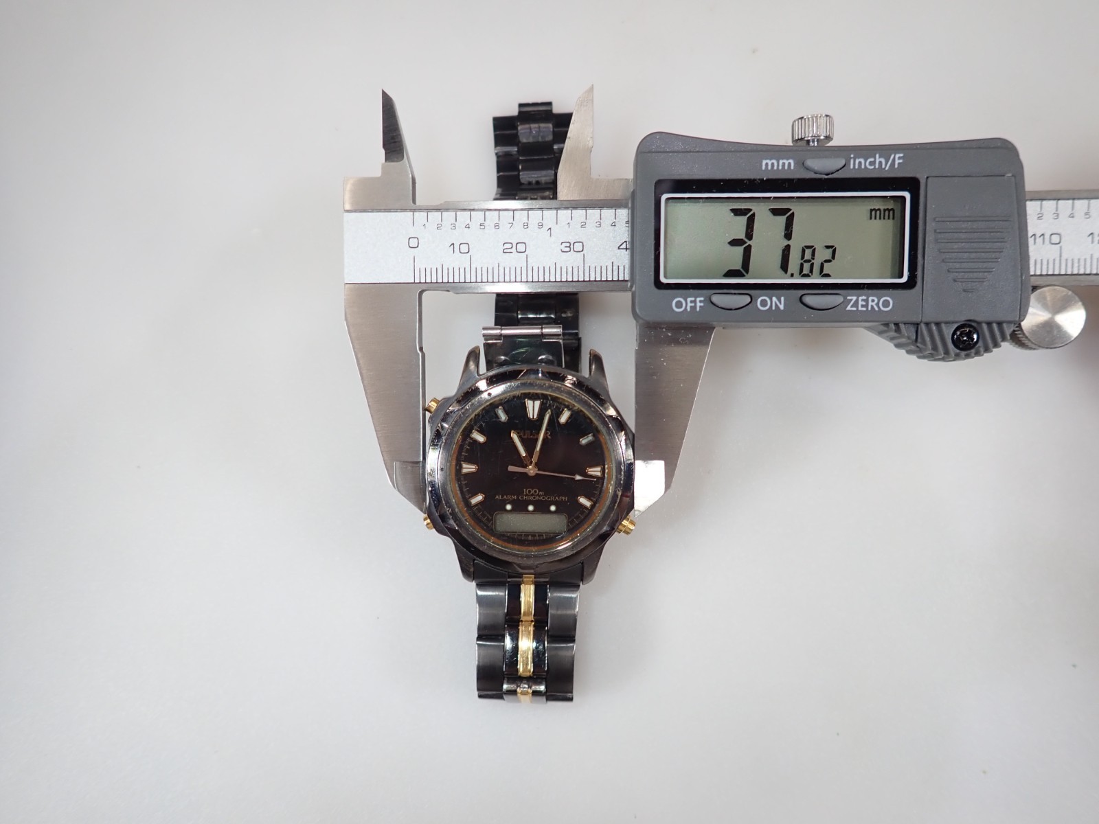 Vintage Pulsar V072-0050 Men’s Watch Black/Gold Alarm Chronograph PARTS/REPAIR
