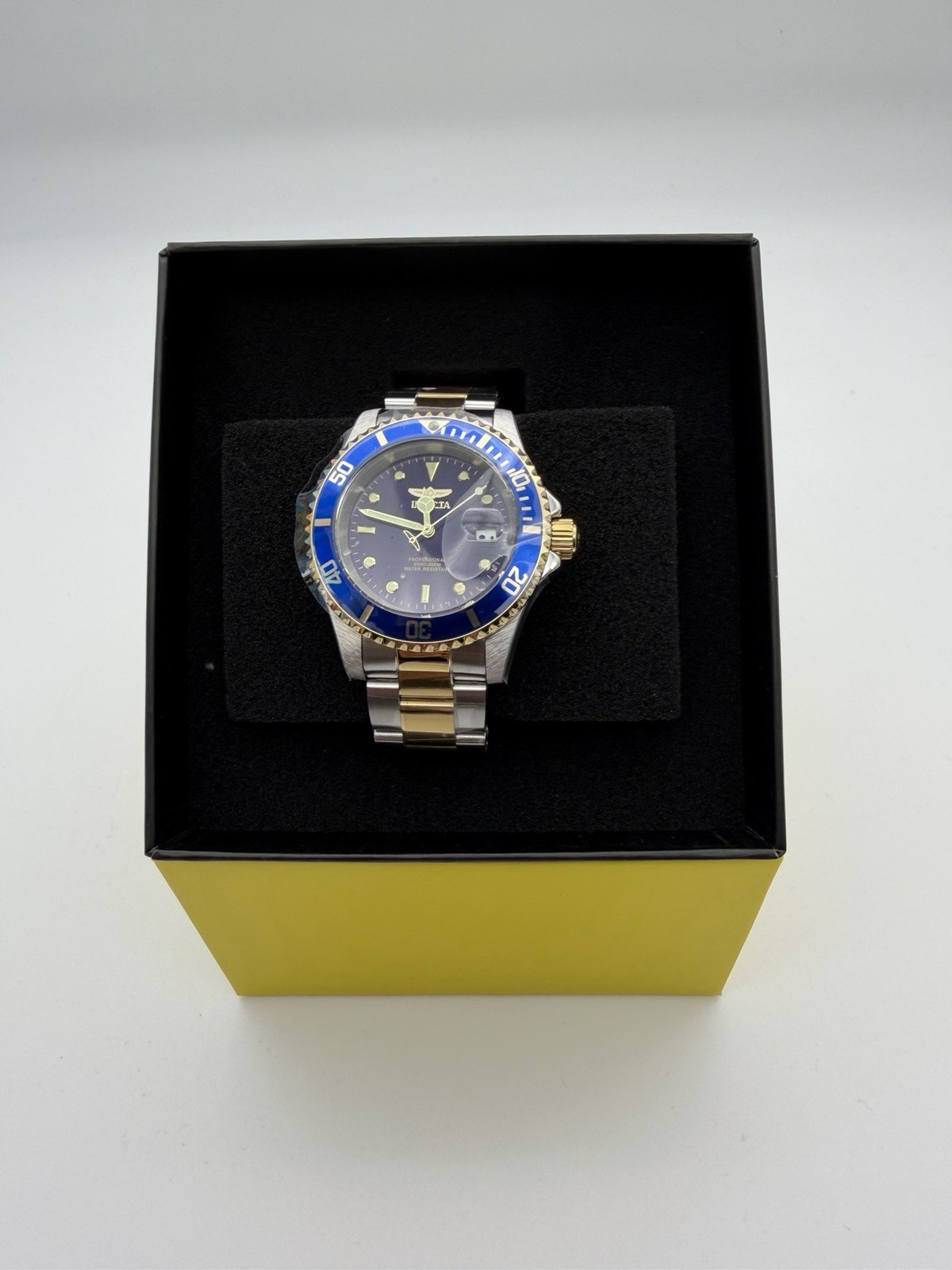 Invicta 26972 – Men’s Watch Pro Diver Quartz Blue Dial Yellow Two Tone Bracelet