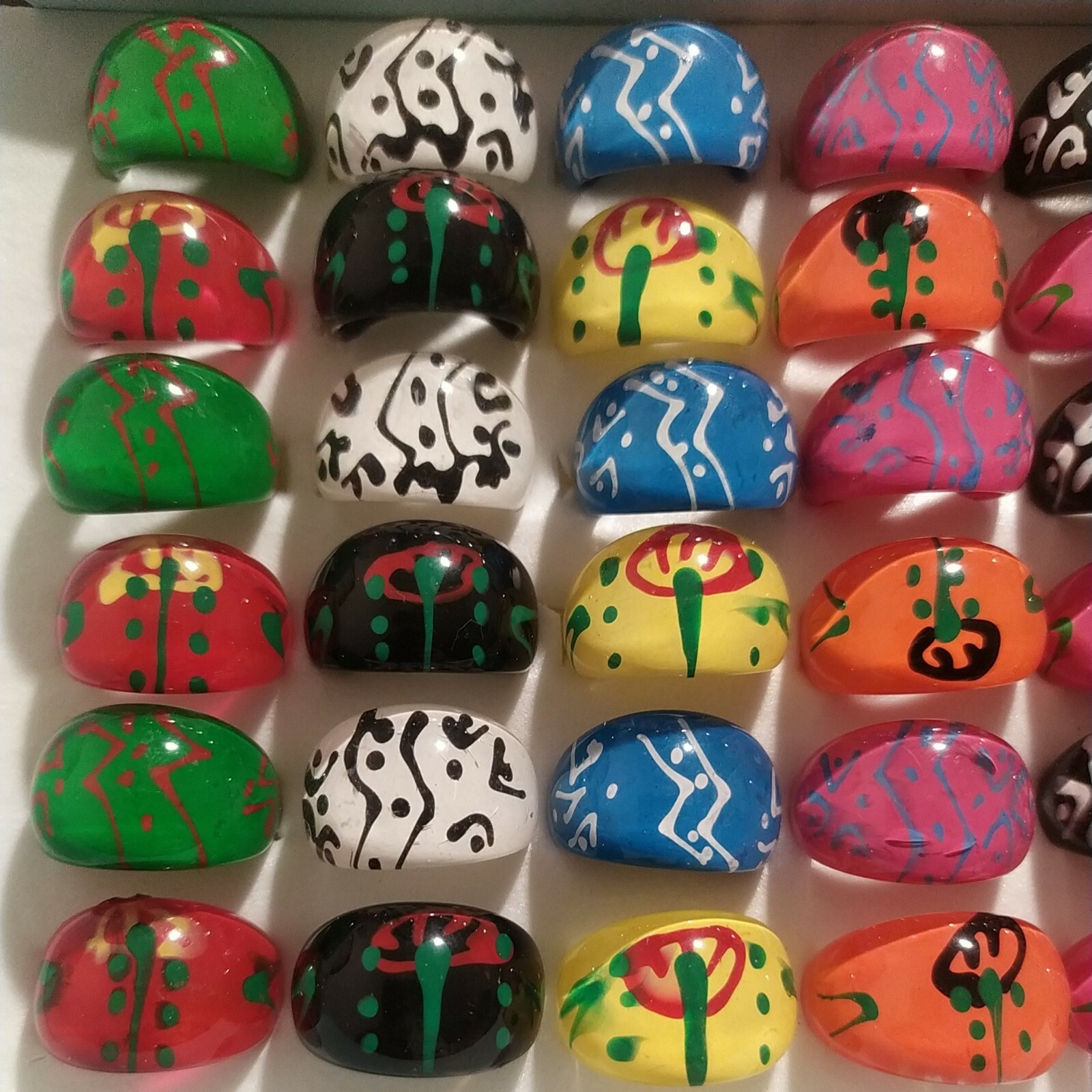 Num.108 – Resin Beach Rings – Super Colorful Pop Art – Various Mixed Sizes