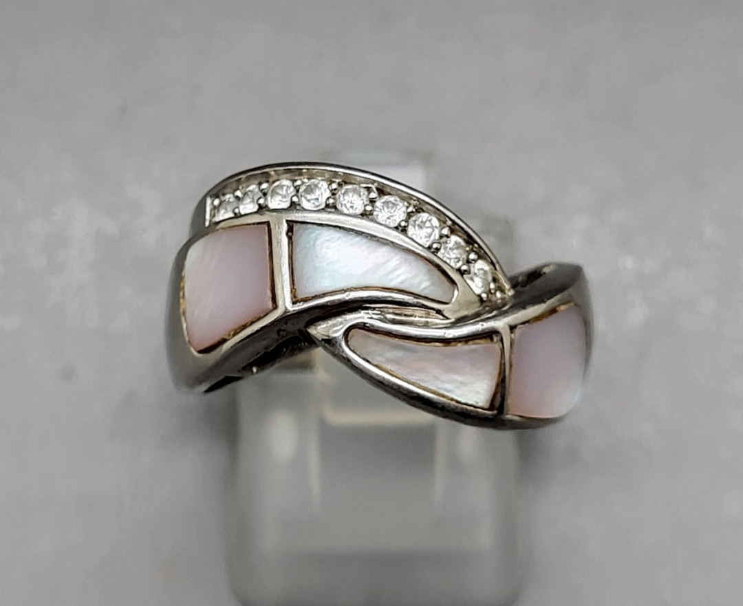 Womans JH Mother of Pearl Diamond Bypass Crossover Cocktail RIng Size 7