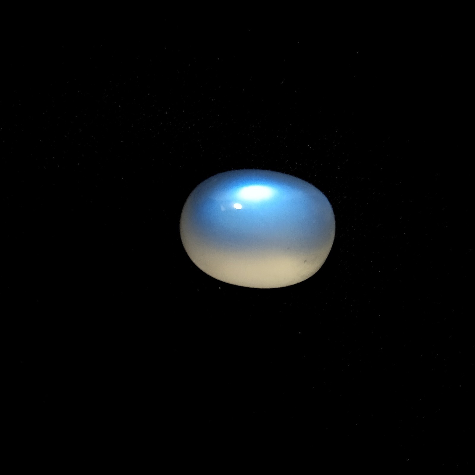 7.5 Carat Natural Top Blue Sheen Color Rainbow Moonstone Oval Shape Cabochon