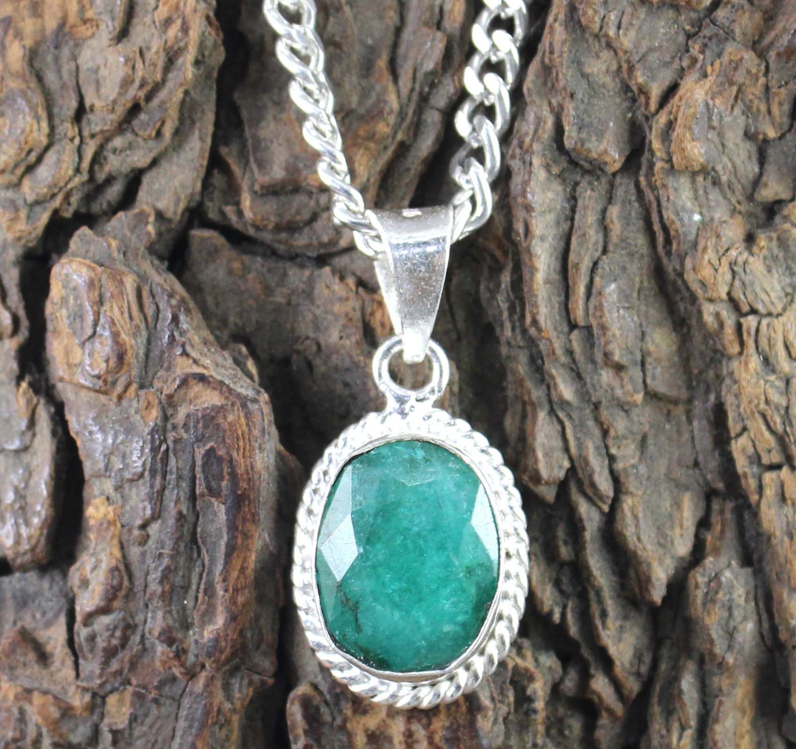 Natural Green Emerald 9.05 Ct/12 mm Oval Gemstone Certified Engagement Pendant