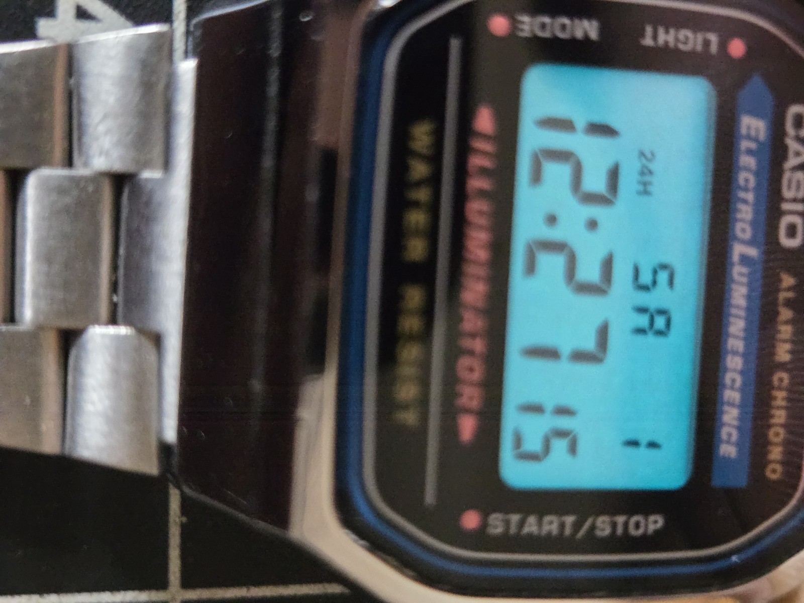 CASIO A168 Quartz Digital Watch Alarm Chrono Electro Luminescence SILVER – Great