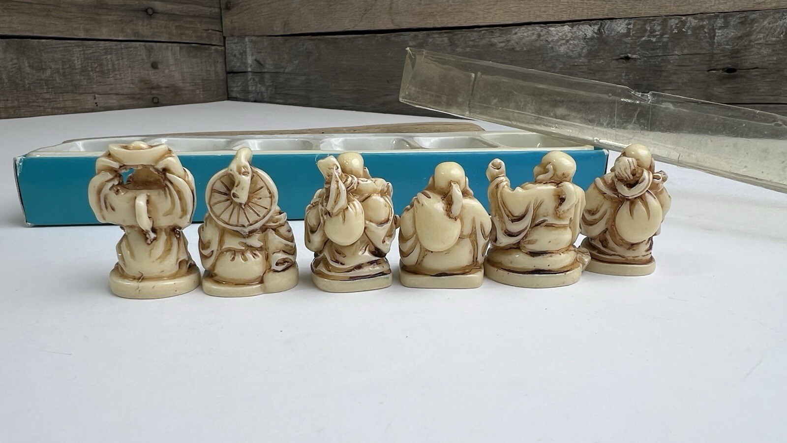 6 Piece Resin White/Brown Carved Buddha Face Head Pendant Amulet Necklace 🤎