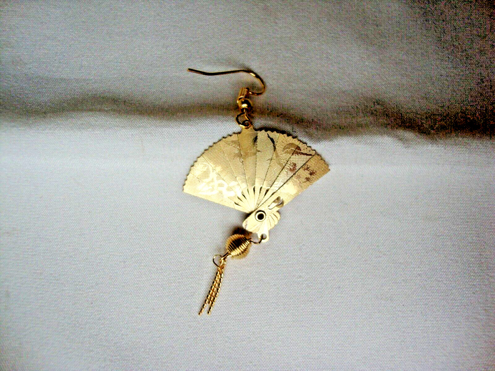 Vtg Charming Classic Chinese Phoenix & Crane Enamel Etched Folding Fan Earring