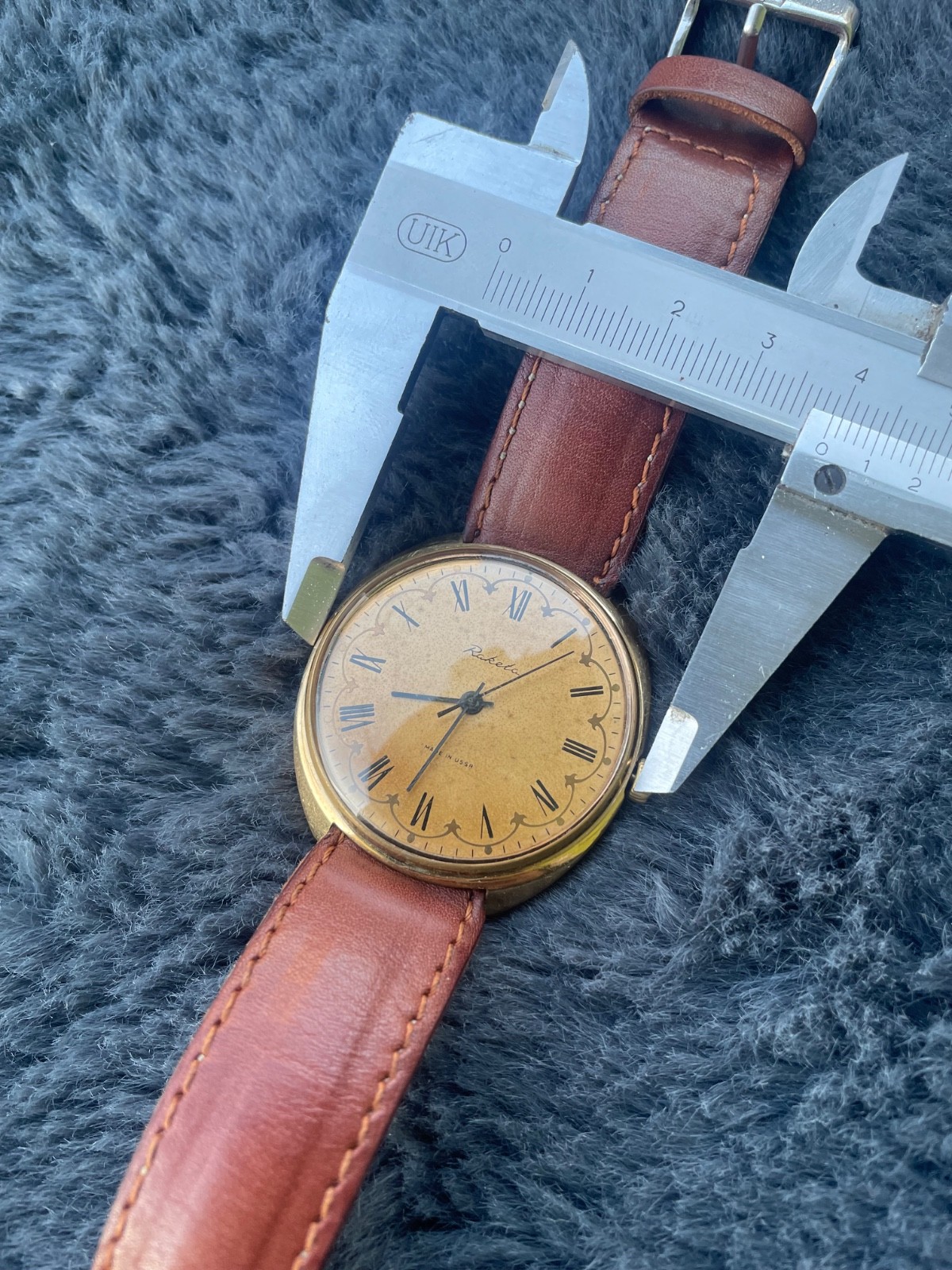 Raketa “Serpentine” Golden Dial – USSR Vintage 39mm – Cal. 2609