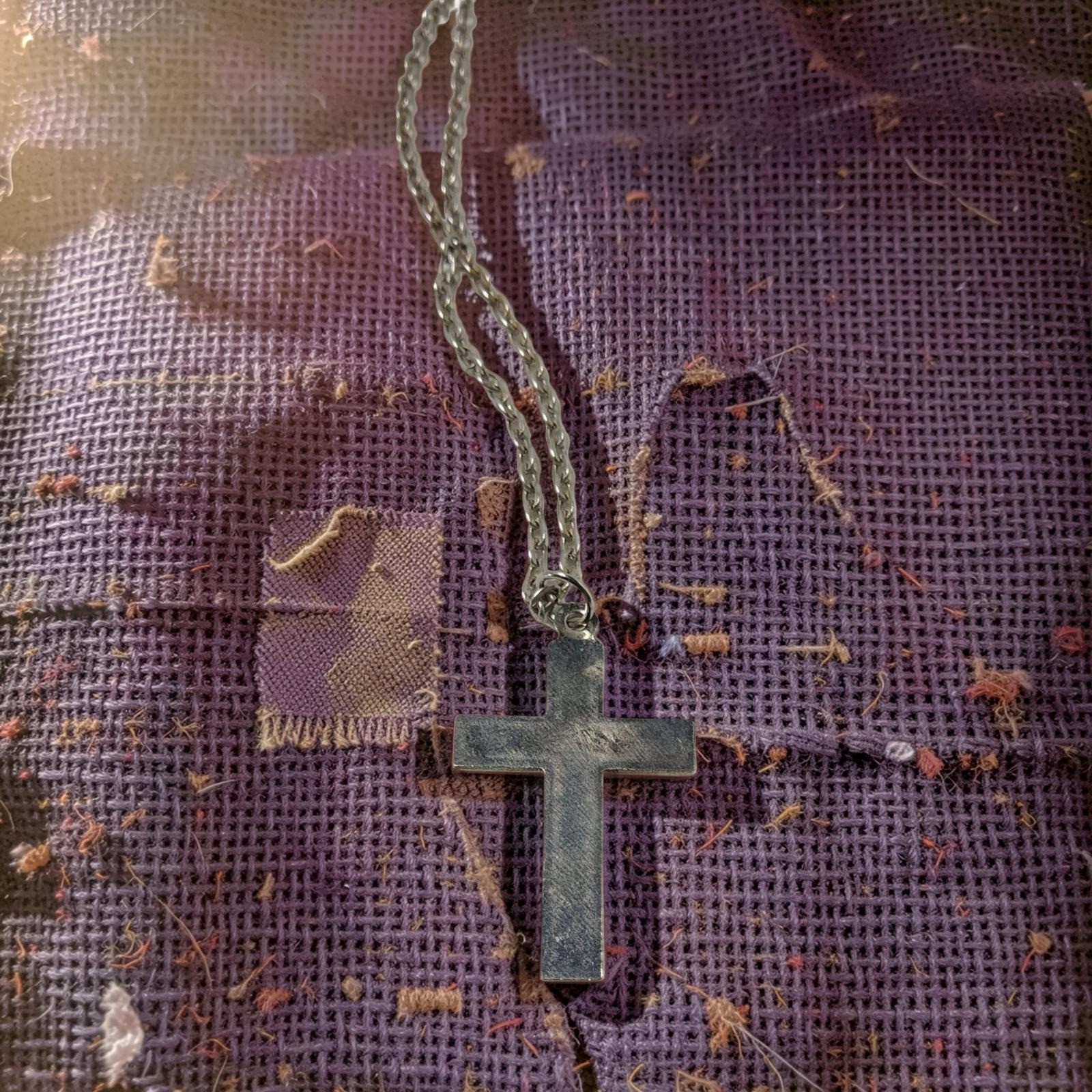 Vintage 10″L Chain Link Necklace W/Swirl Design Cross