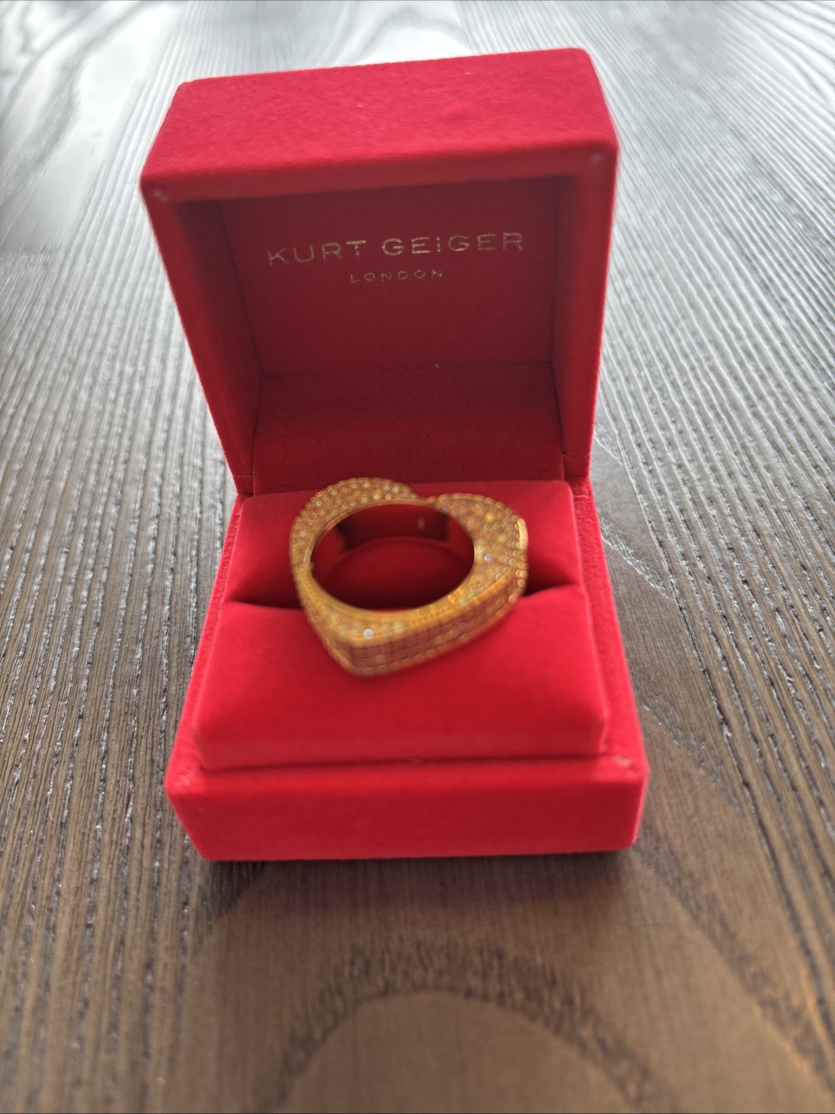 KURT GEIGER LONDON GOLD TONE PAVE HEART BAND RING IN PINK 8 New In Box