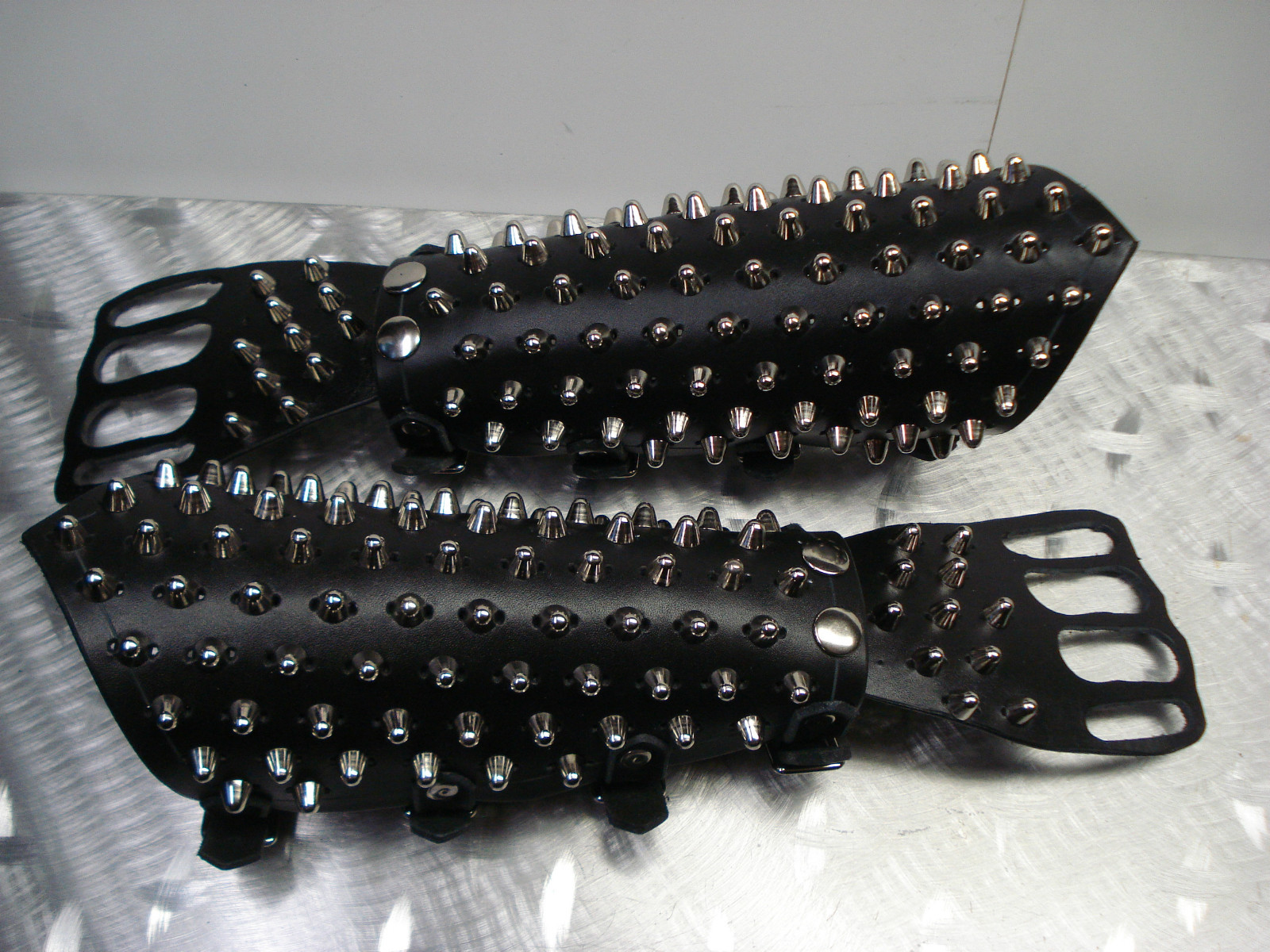 UNISEX LEATHER STUDDED FIST GAUNTLETS….BLACK METAL.(MDLUG0175)….. RAVEN’S