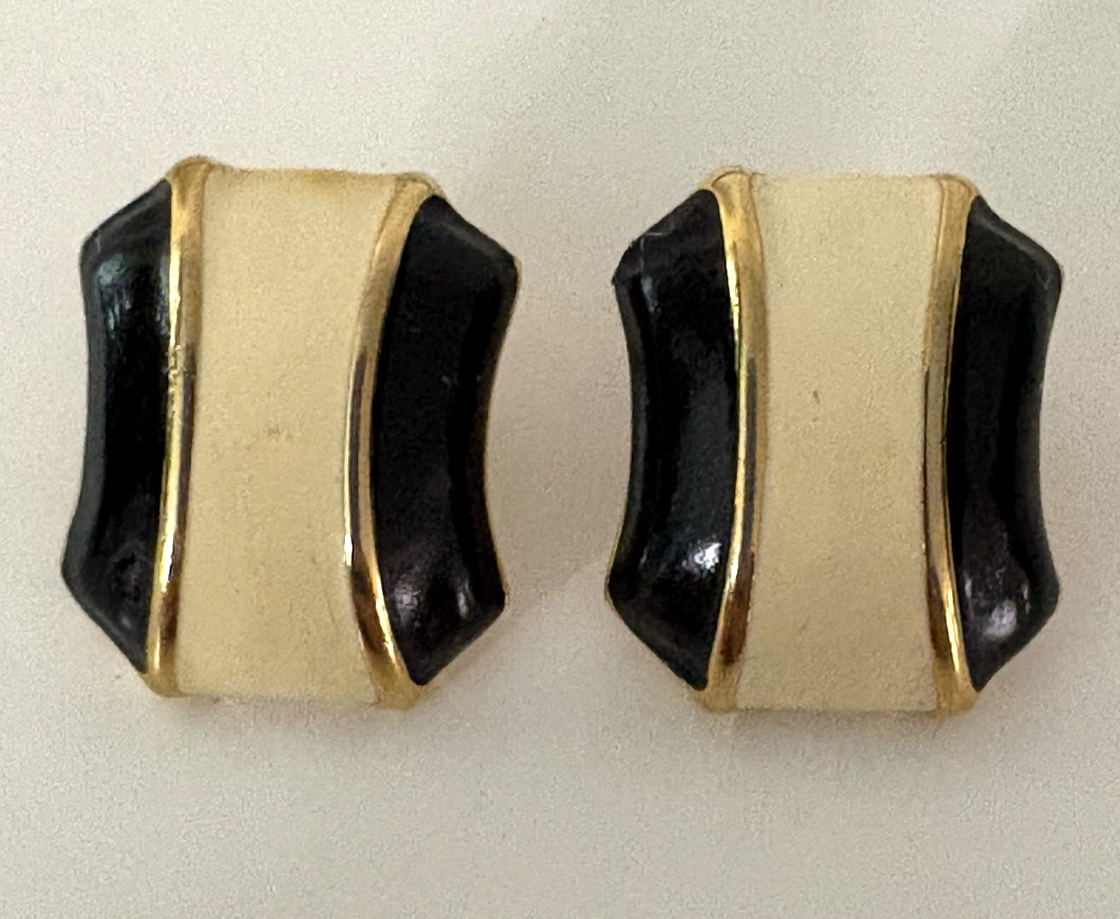 3 – VTG Monet Signed Black & Cream Collar Chocker, Earrings & Pin Set Goldtone