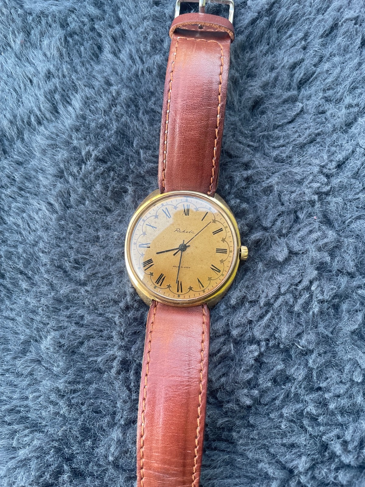 Raketa “Serpentine” Golden Dial – USSR Vintage 39mm – Cal. 2609