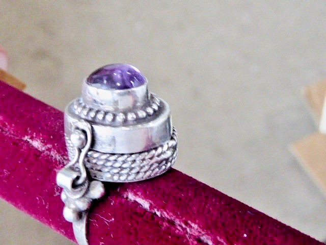 Vintage Taxco Mexico Sterling Silver Amethyst Poison Ring PILL BOX HINGED RING