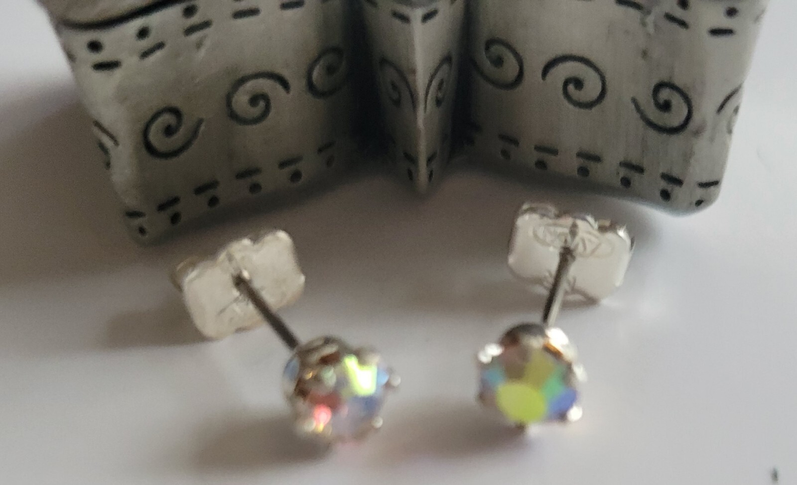 Avon 2007 Stud Earrings In Butterfly Box #F3171231 Original Box