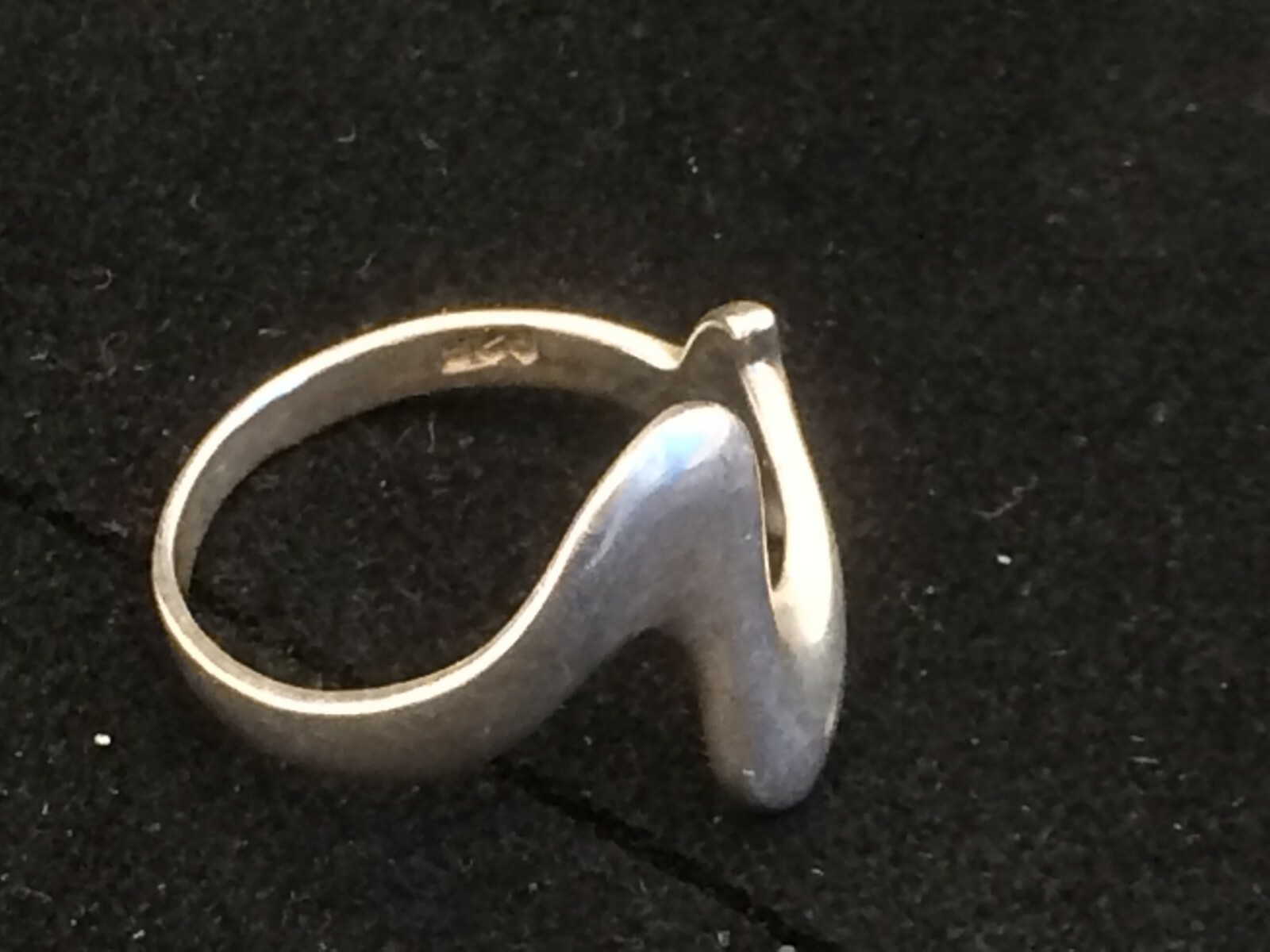Silver Ring Ring 925 Hallmarked Silver 3.3g 18mm Internal Dimension Wave Pattern