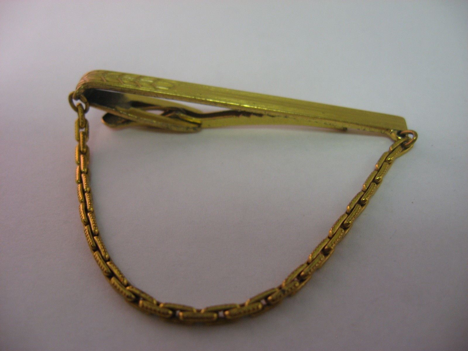 Vintage Gold Tone Men’s Tie Bar Clip w/ Chain Etched Wheat Leaf Design USA Made