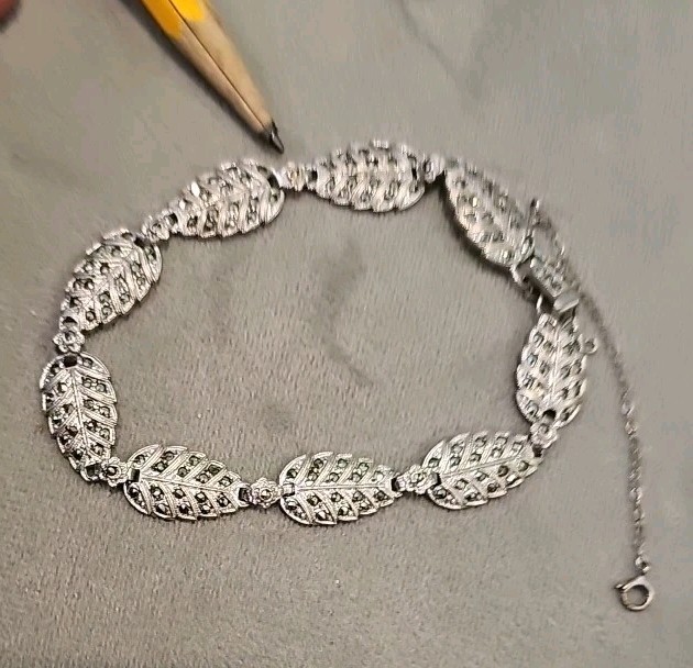 Vintage Signed B.B. Sterling Leaf Design Bracelet with Marcasite Stones 7 5/8″