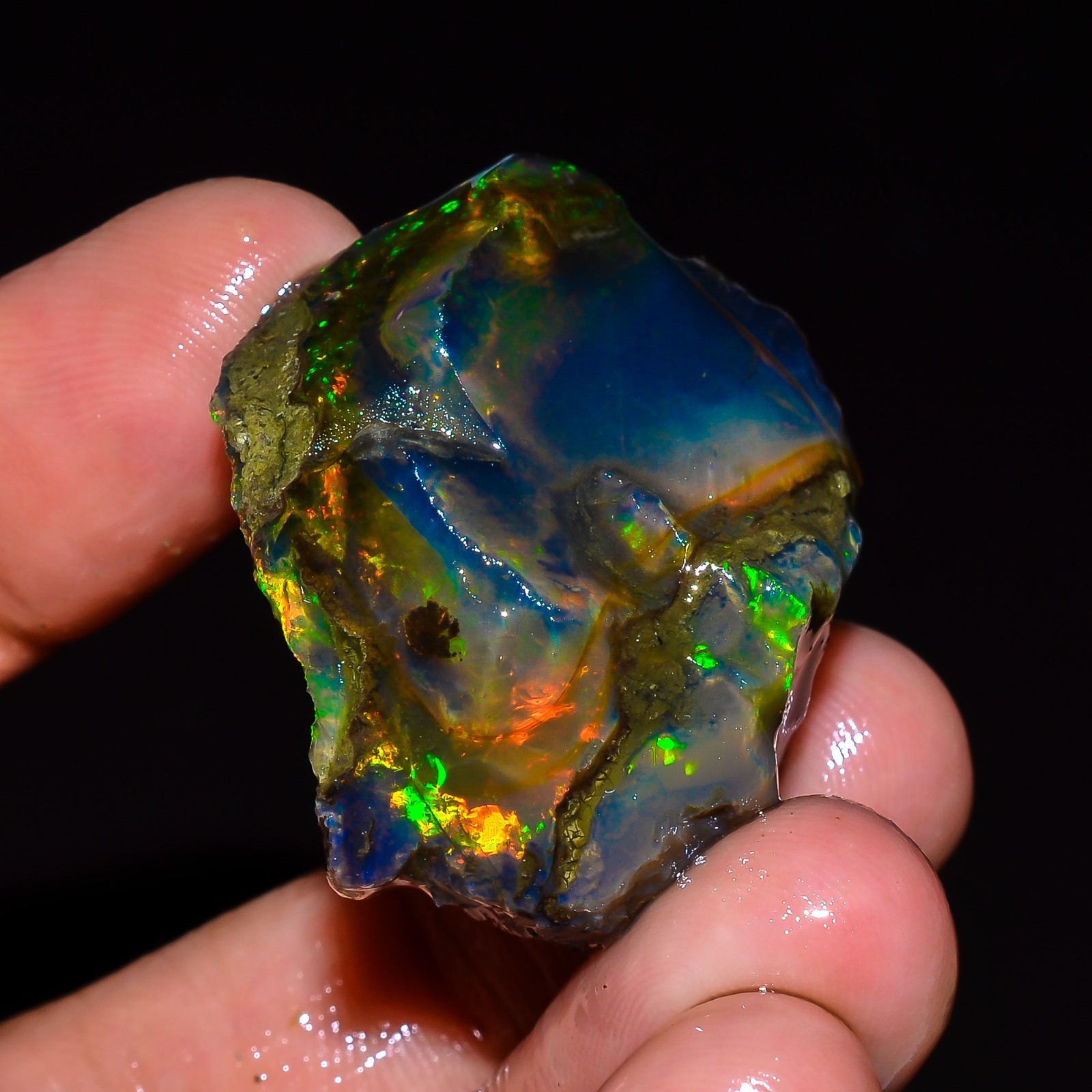 61 Ct. Natural Welo Fire Ethiopian Opal Oil Rough Loose Gemstone 32X26X18 mm