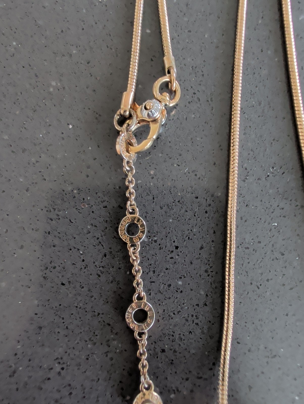 HENRI BENDEL Logo Disc Flower Gold Tone Crystal Round Disc Necklace R145