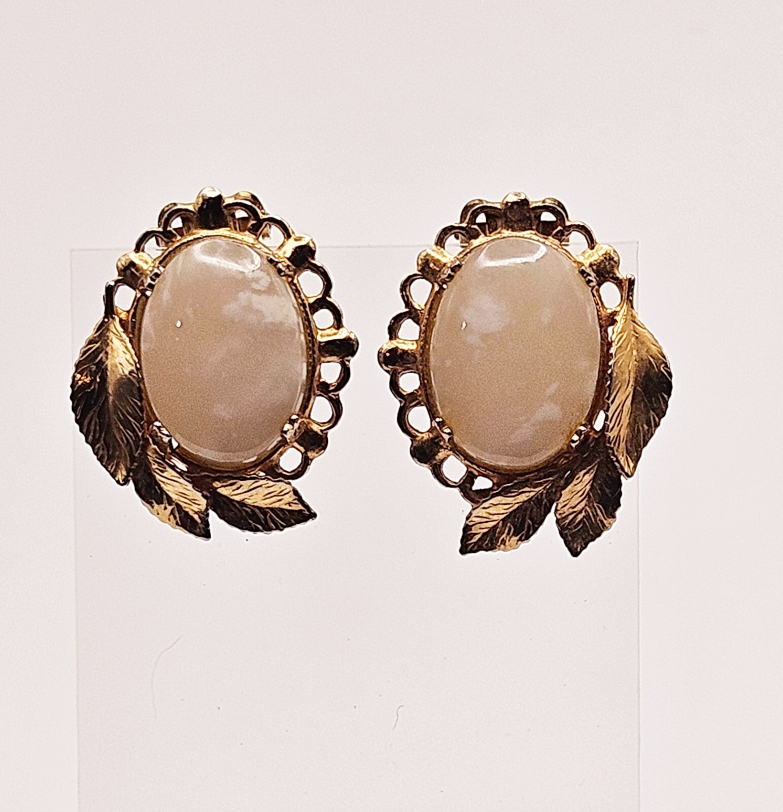 JJJ 12k gf antique clip on earrings w/ leaf design