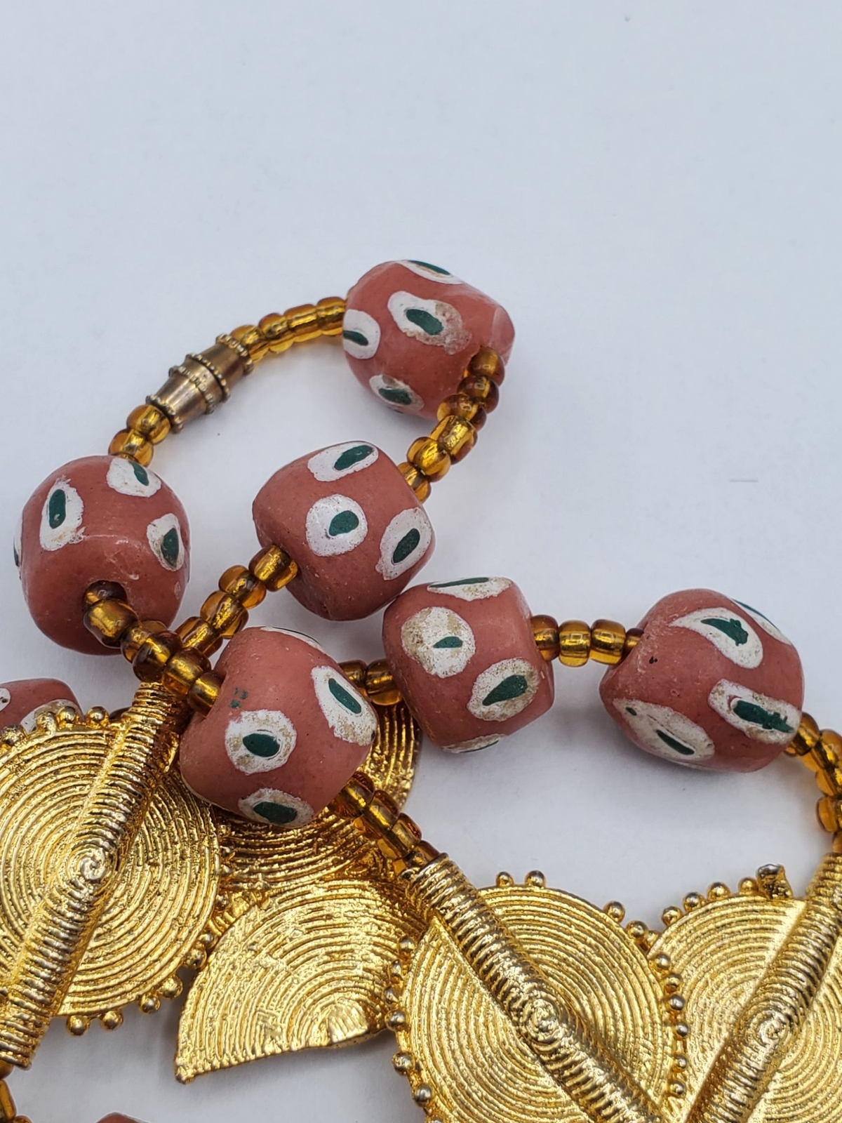 Gold tone metal Pendant Glass stone pottery clay beaded vintage necklace D72