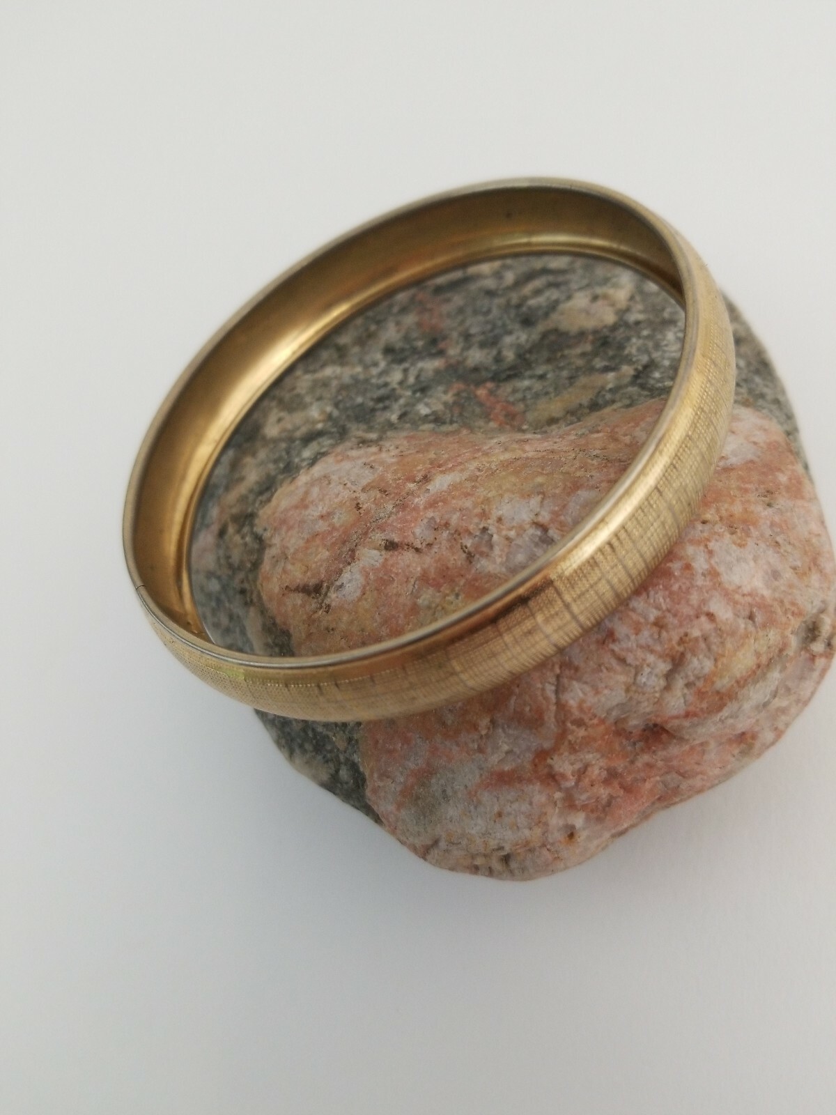Bracelet Metal 2 7/8 Inch Diameter Plaid Gold Tone Design 1/2 Inch Wide
