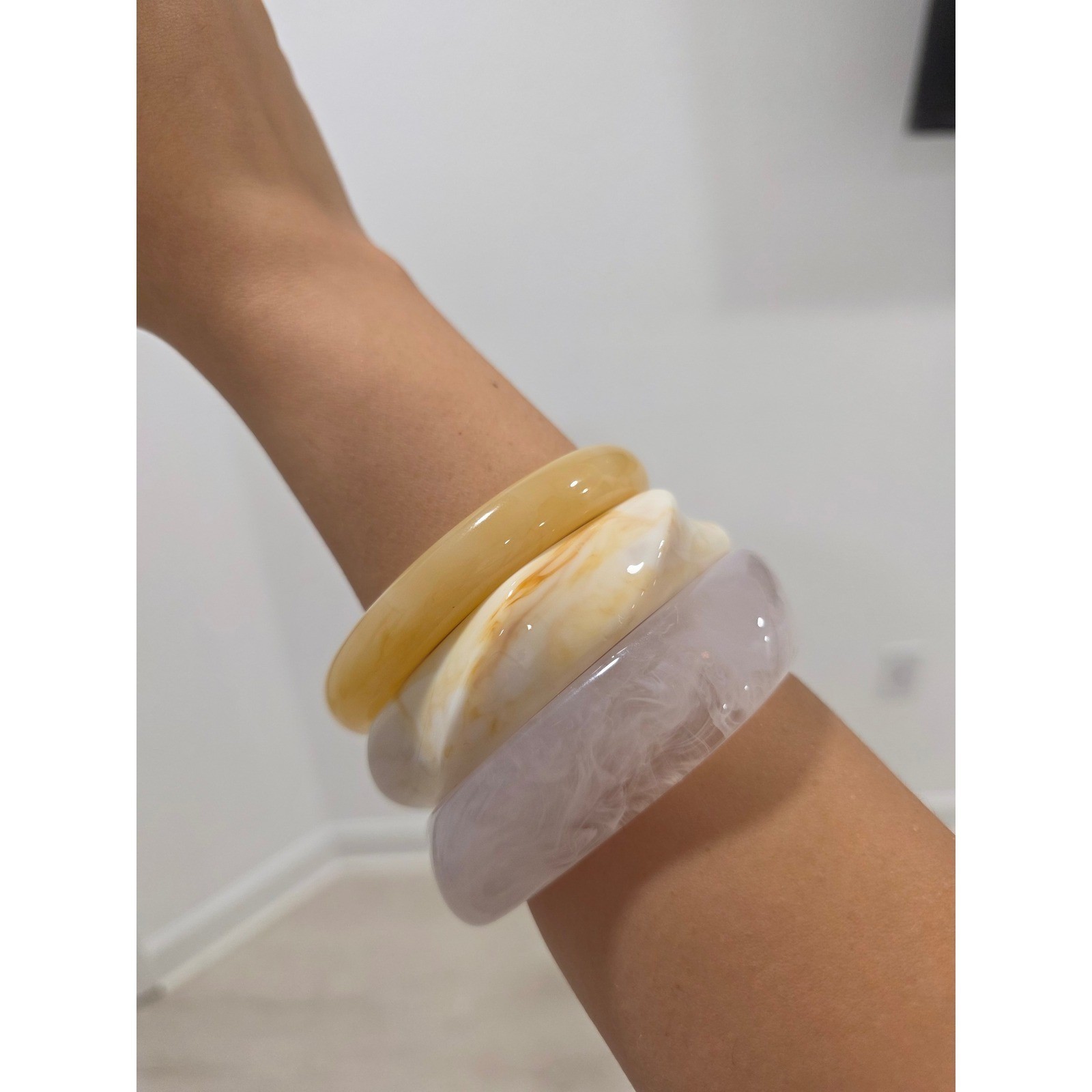 3 Chunky set Resin Bangle Bracelets Marbled Honey Cream White Stackable 2.8 in