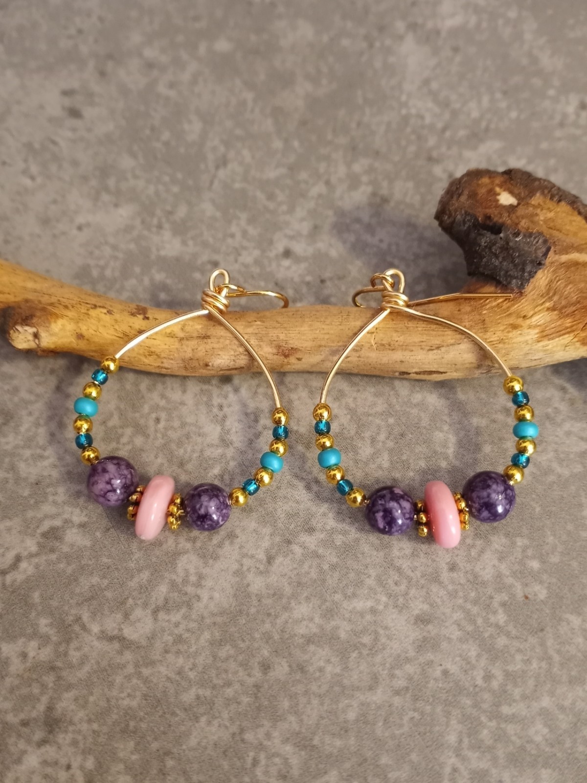 UNIQUE MED/GOLD WIRE LOOP/PINK MILK GLASS/PURPLE/TURQUOISE HOWLITE BEAD EARRINGS
