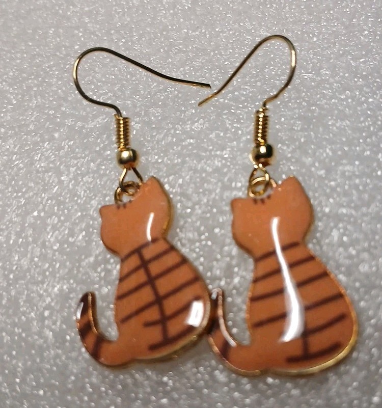 Cute Orange Striped Tabby Cat 1″ Dangle Earrings. Fun For All Ages.