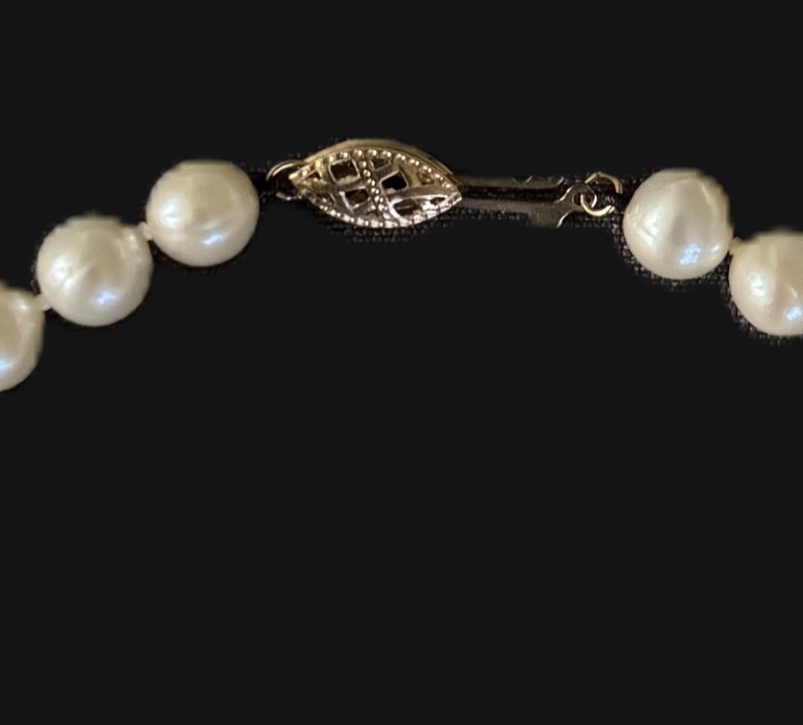 Vintage Cultured Pearl Necklace in Original CP Branded Display Case