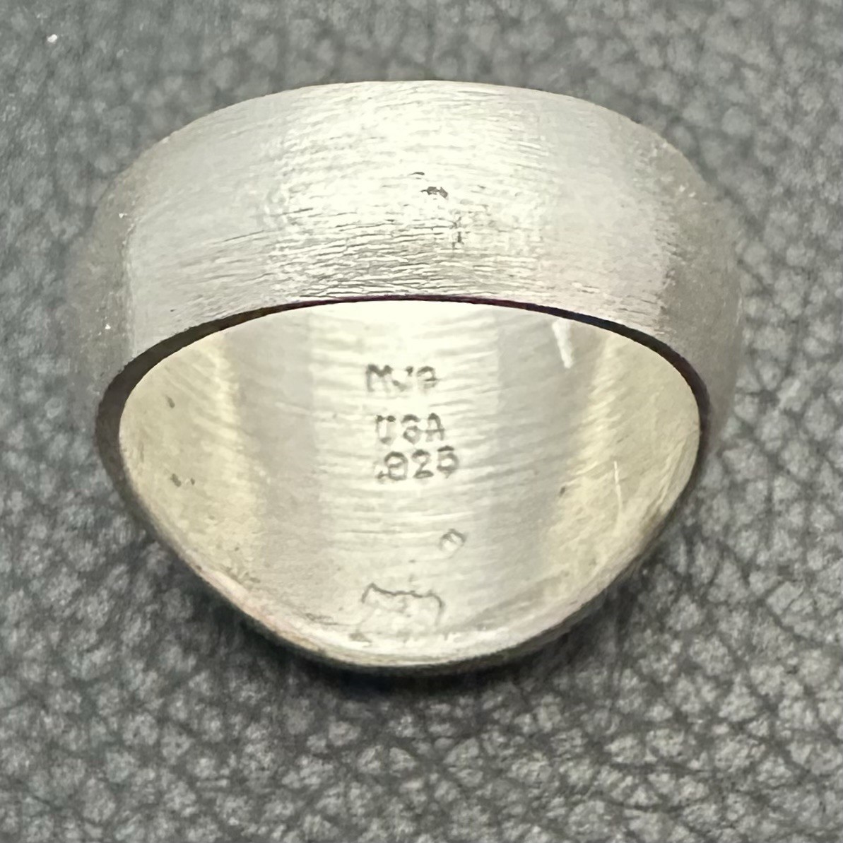 MJG STERLING SILVER PEACE SYMBOL RING. 22 GR. SZ 9 1/2