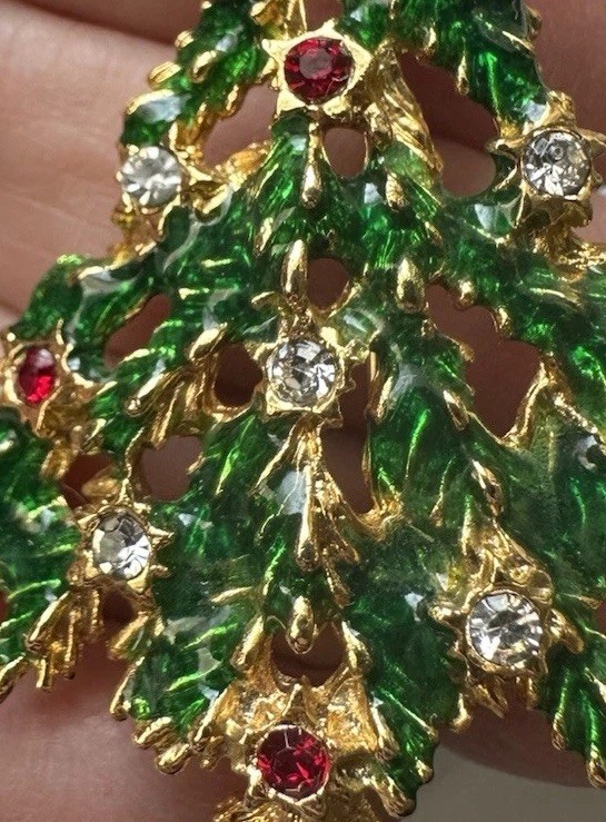 Christmas Tree Pin Vintage Pin Gold-toned Metal Jewelry Holiday Not Stamped