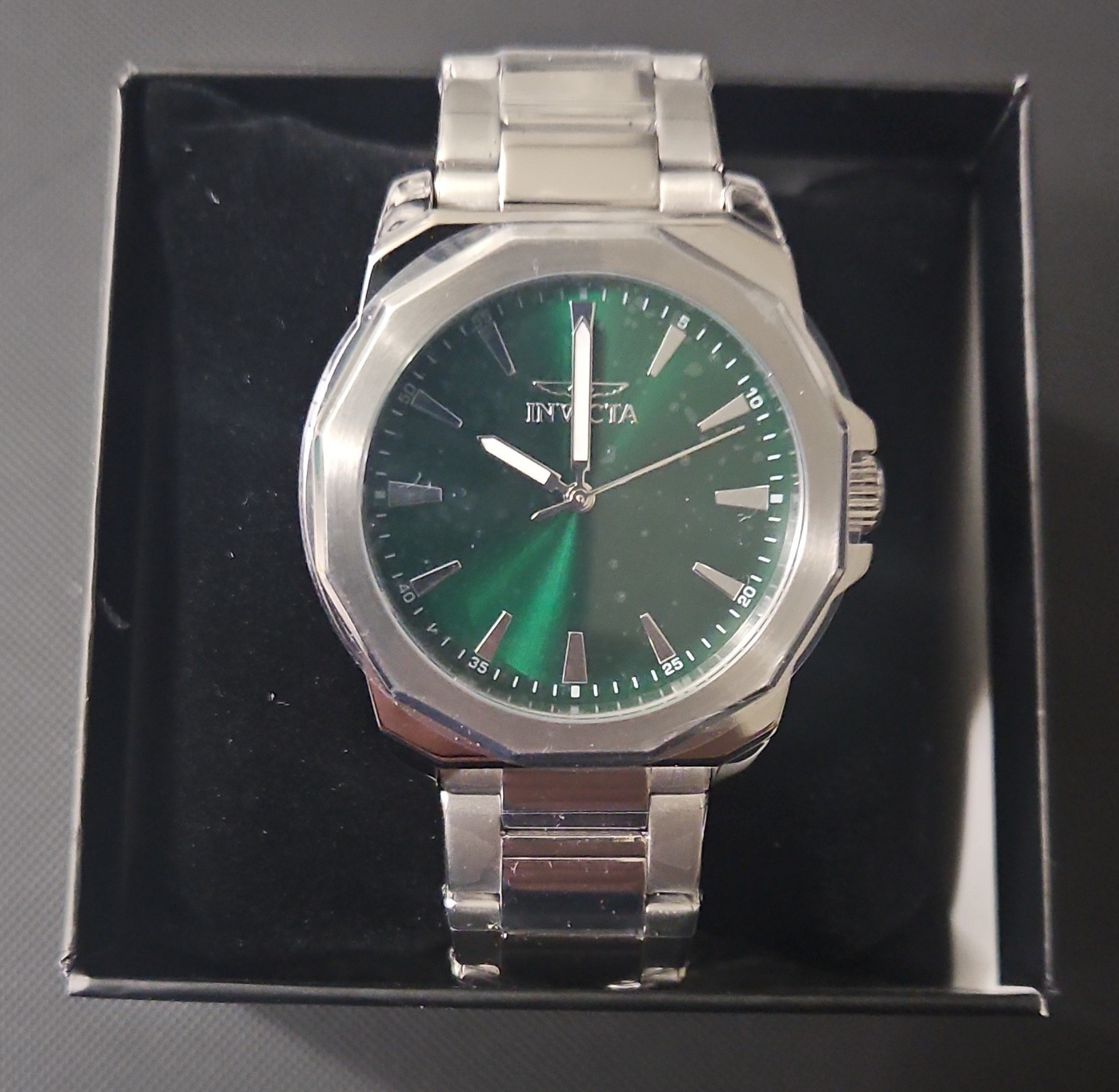 Invicta 46833 Quartz Stainless Bracelet Green Sunburst Dial Octagon 30m Box