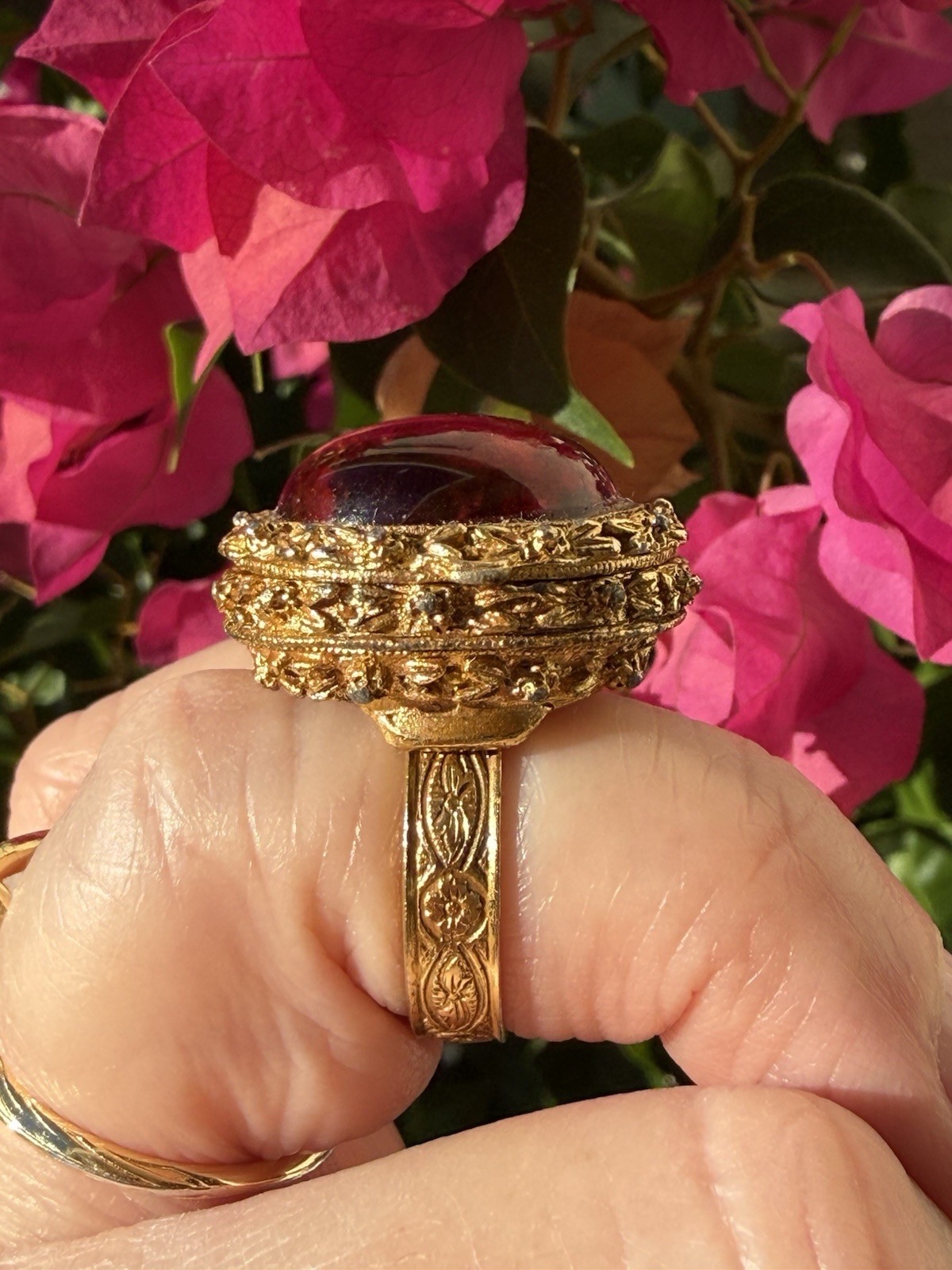 VTG Ornate Gold Tone Perfume Poison Locket Ring Amber Lucite Cabochon Fit All