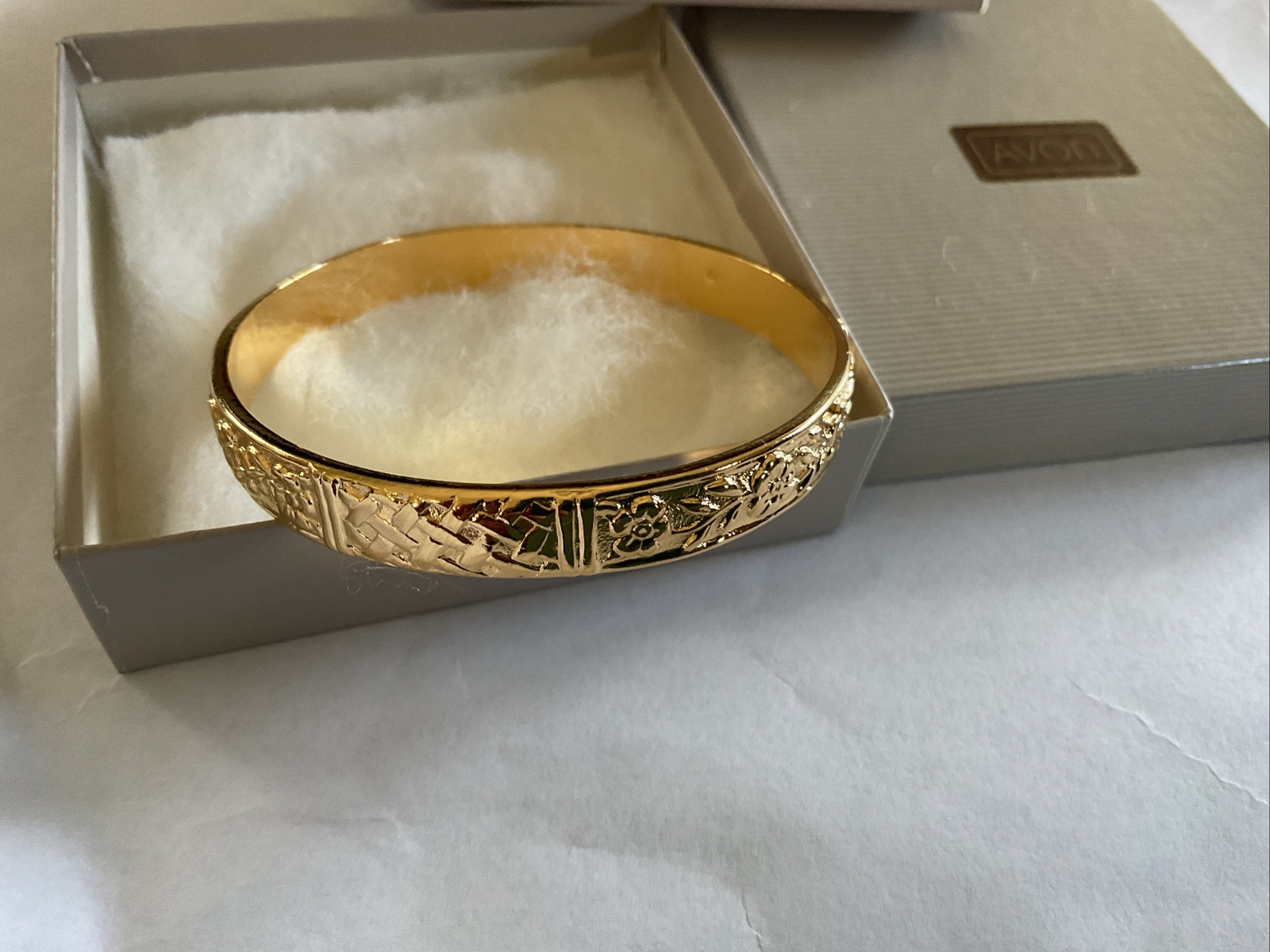 Avon Vintage 1989 Rich & Classic Textured Bangle Bracelet – Small