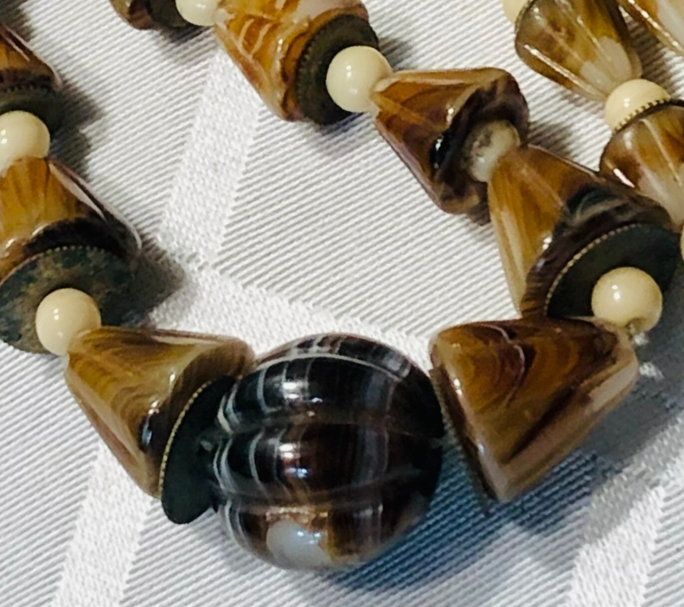 VINTAGE 10K GRADIATED CONCH SHELL NECKLACE W/ PEARL SPACERS 16″ – ONE OF A KIND!