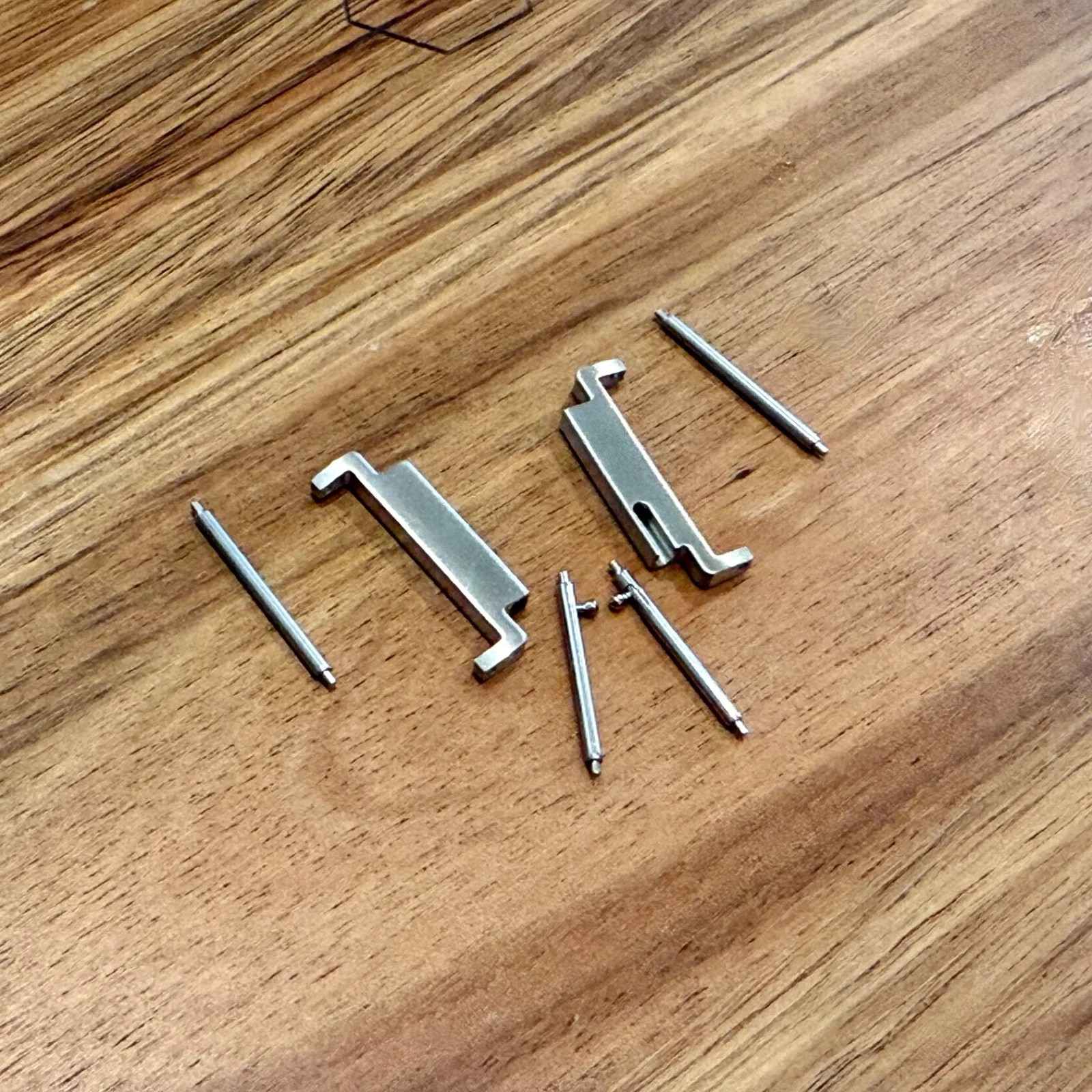 18mm to 22mm Stainless Steel Watch Strap Adapter for Casio AE1200