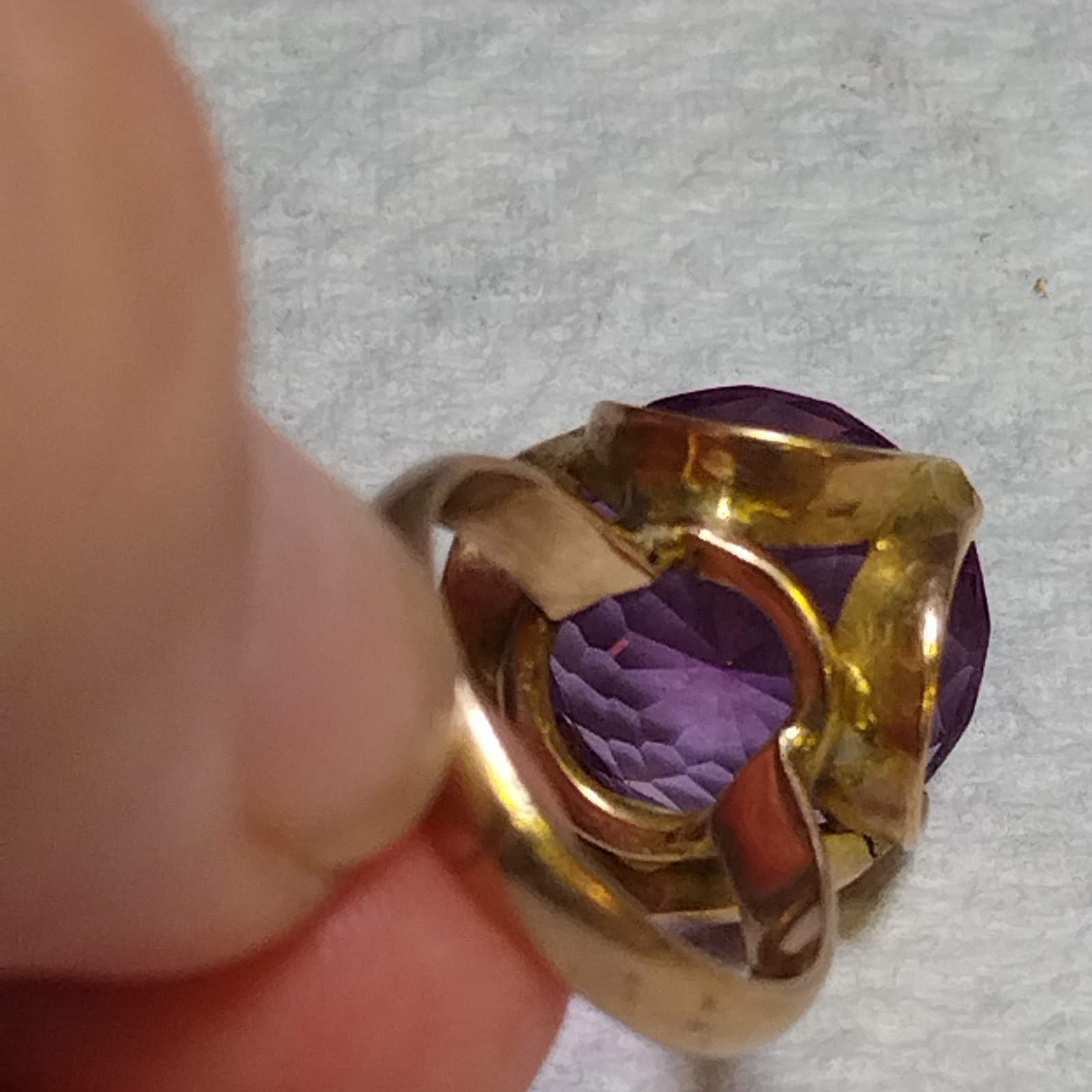 VTG Gold Tone Cocktail Ring Large Oval Faux Amethyst Purple Faceted Stone 6.5