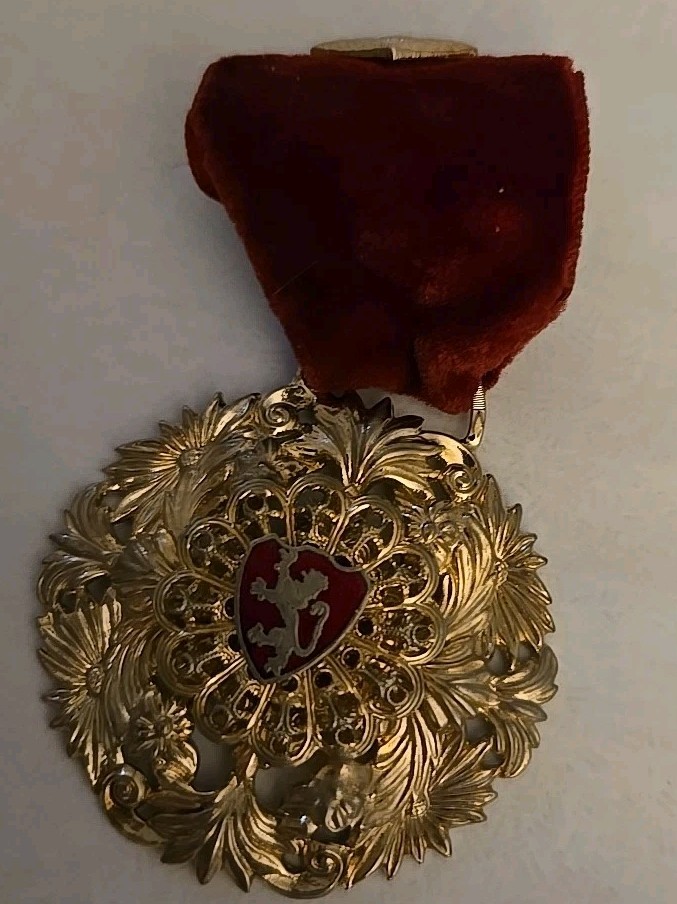 Vintage Coat Of Arms Brooch Heraldic Lion Gold Enamel Lion Pin Ribbon