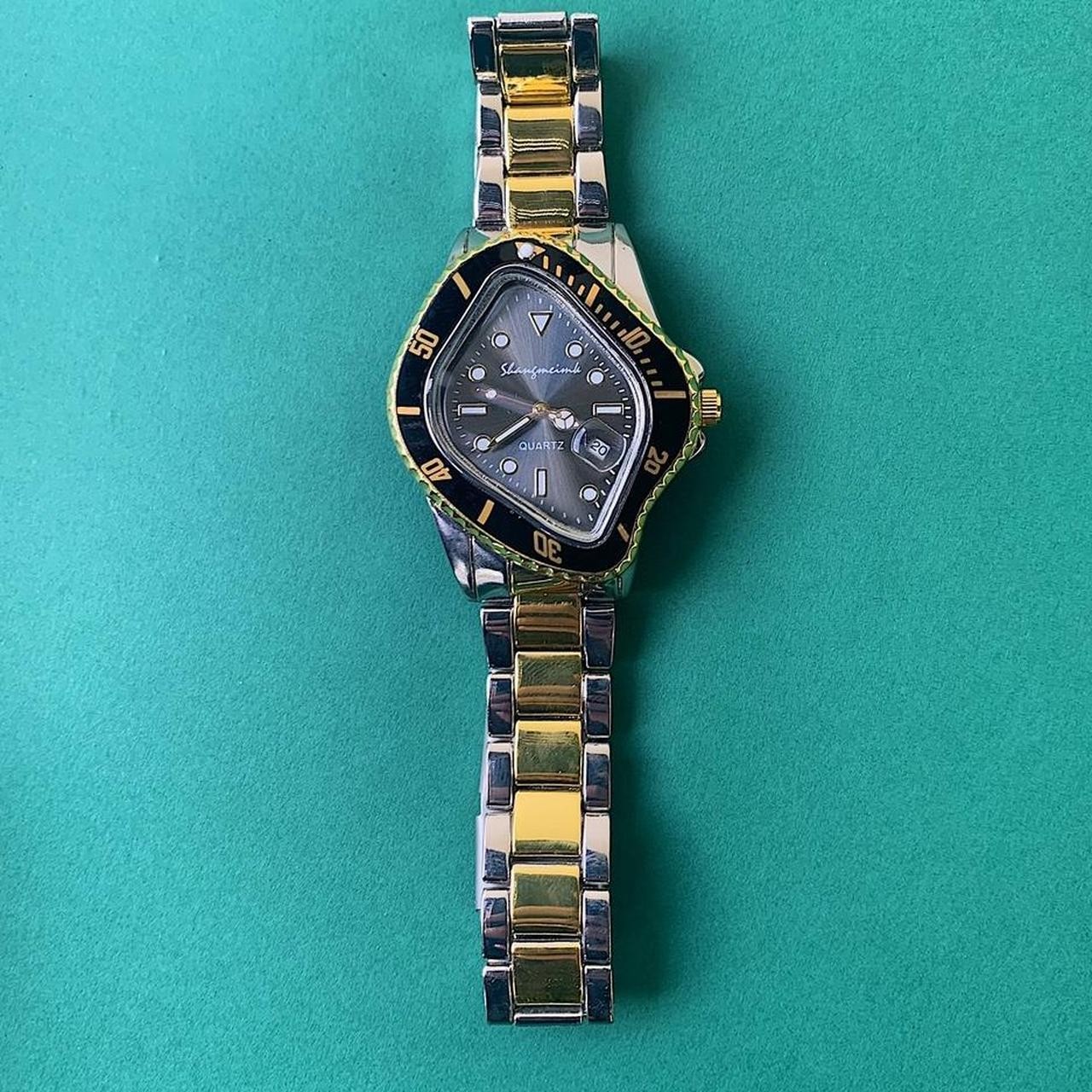 Classy Y2K 2000s Vintage Minimalist Warped Oval Retro Stainless Steel Watch