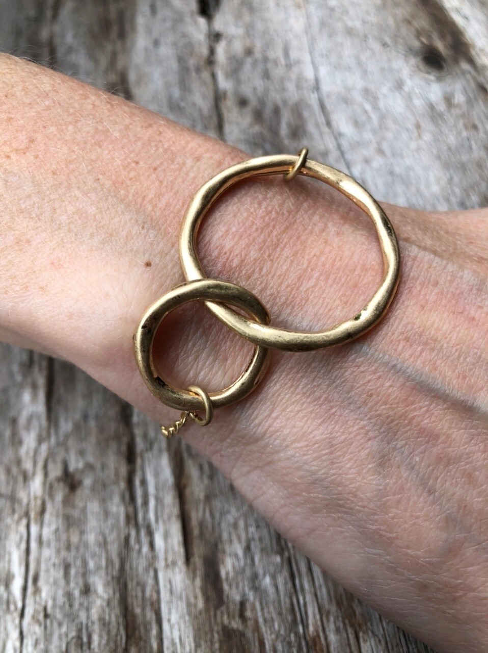 Matt gold plated T bar Bracelet with chain linked connecting circles – Jamia