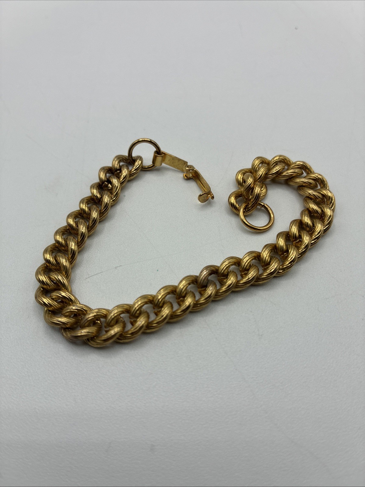 Vintage Gold Tone Curb Chain Bracelet Textured Cuban Link Fold Over Clasp 7.25″