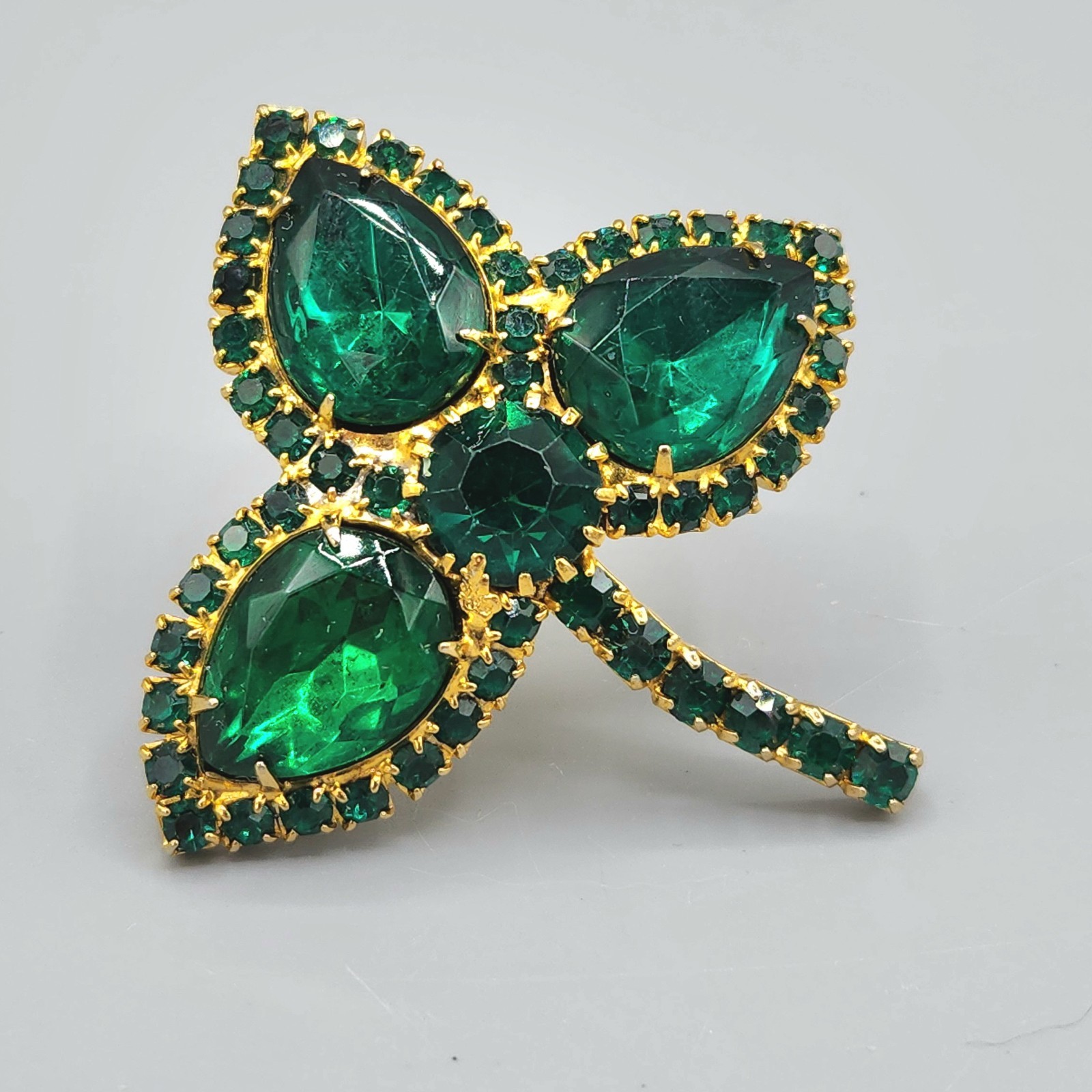 Vintage Green Teardrop Halo Rhinestone Gold Tone Three Leaf Brooch