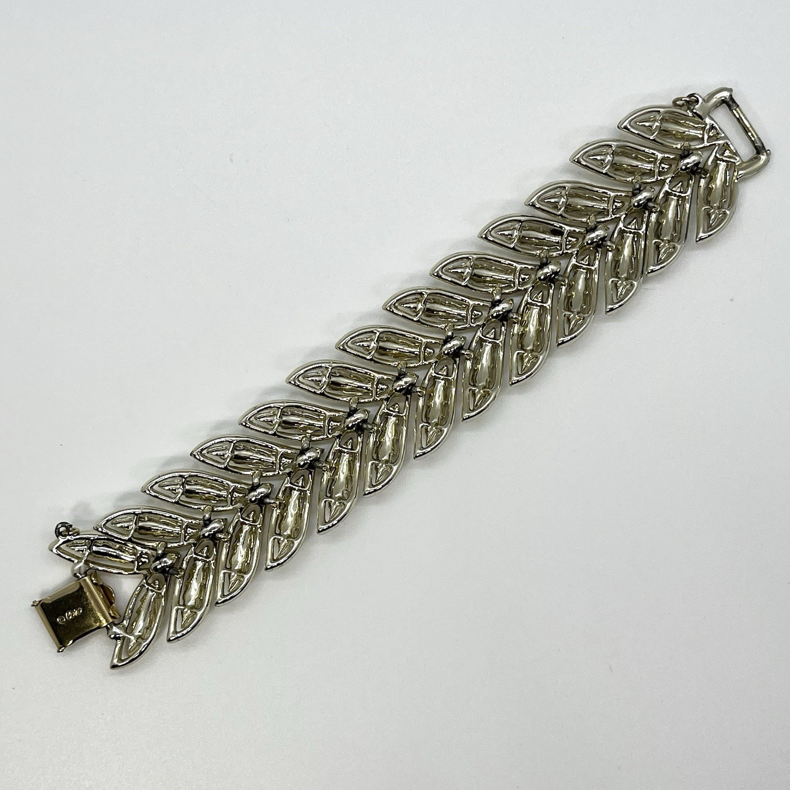 Coro Gold Tone Leaf Link Bracelet 7” Fold Over Clasp Missing Safety Chain Signed