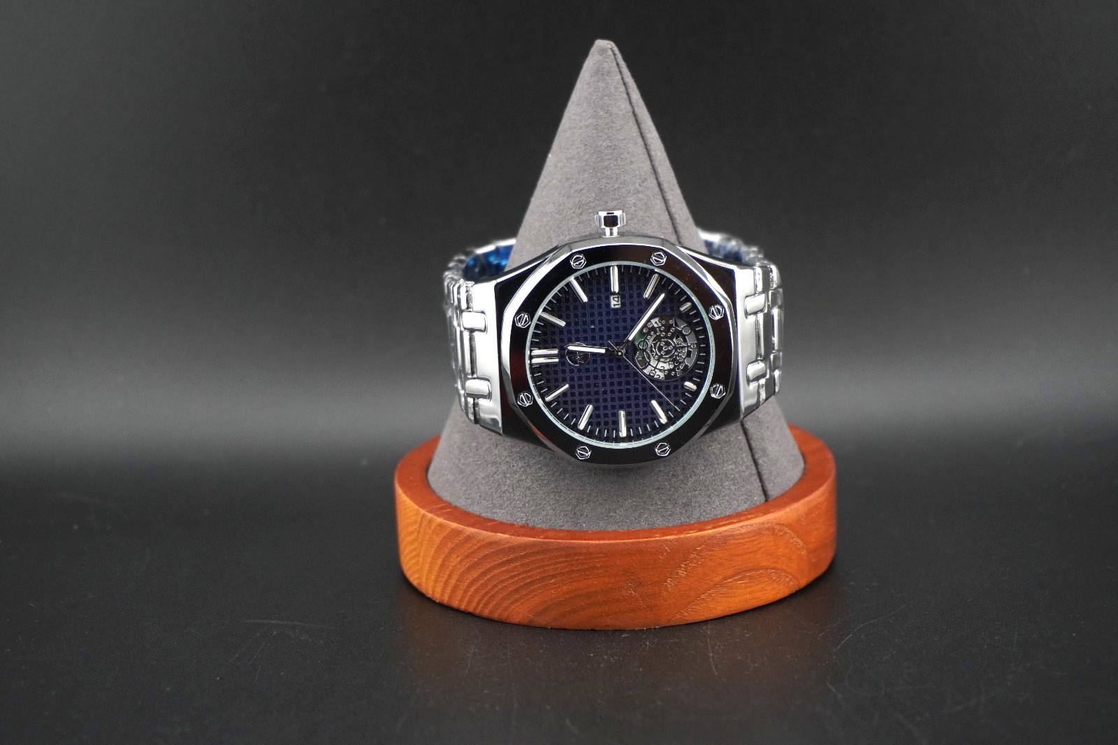 Watch AJ USA(NEW) In Carrying Case – Black Dial. QUALITY WATCH Stainless Steel.