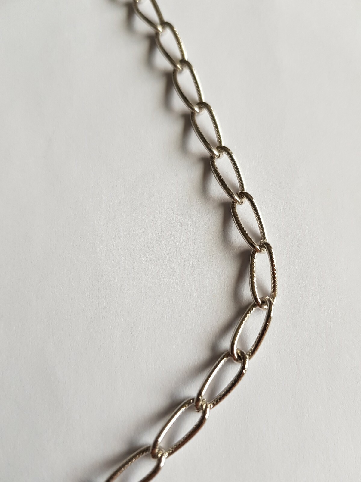 SILVER COLOURED CHAIN NECKLACE, 47cm LENGTH, GOOD CONDITION