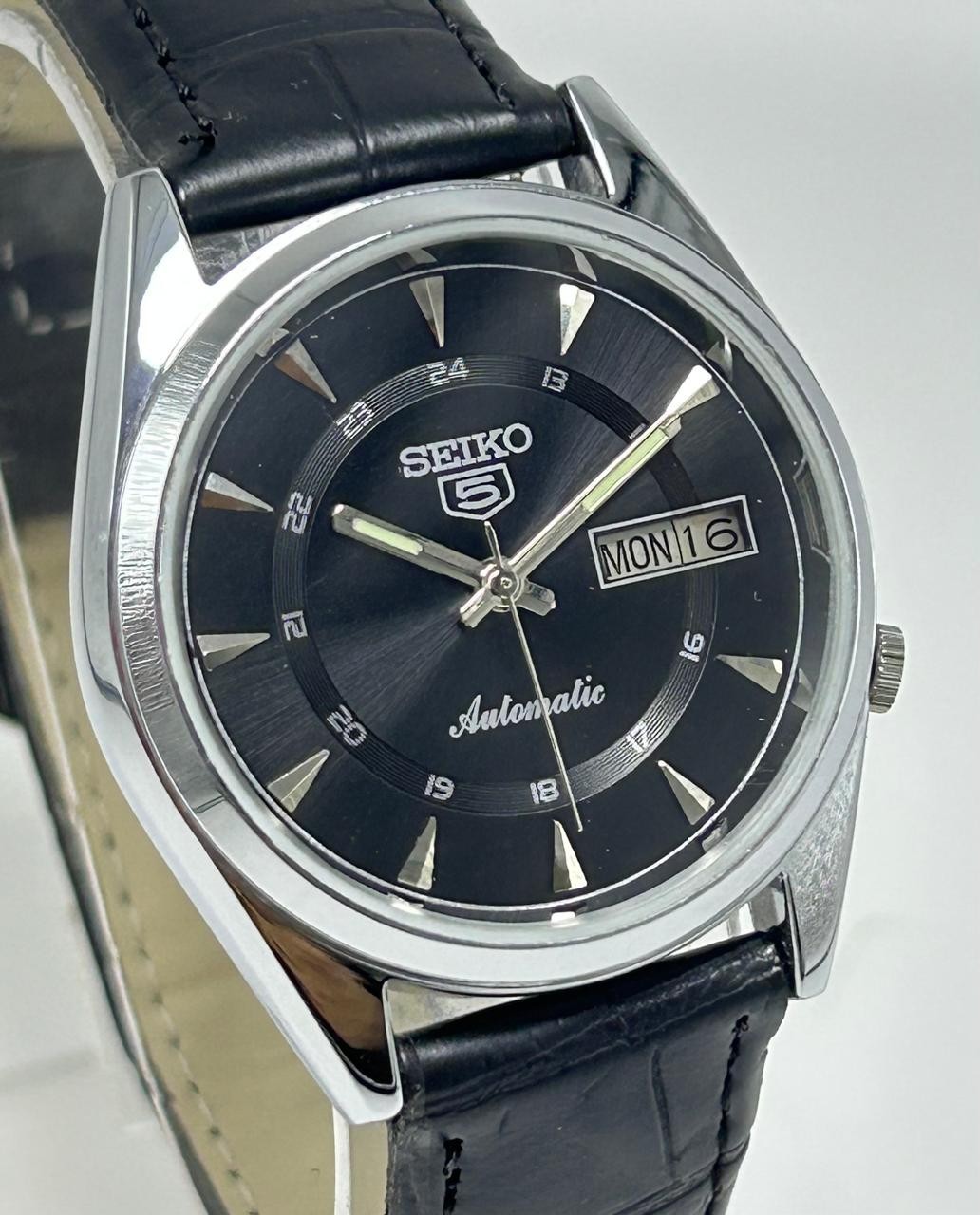 Vintage Seiko 5 Black Dial Day Date Automatic Japan Movement No.7009A Men Watch