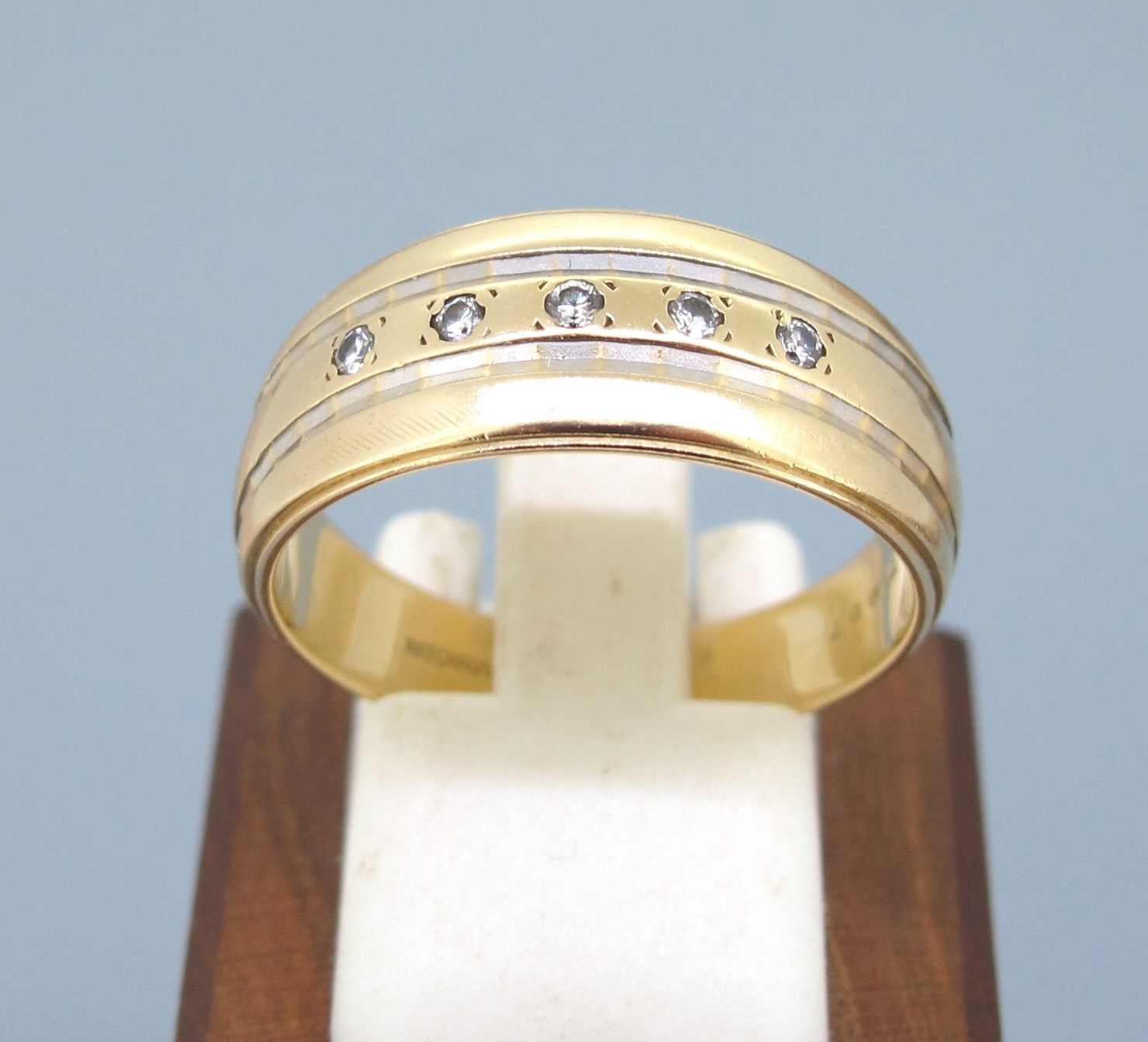 ArtCarved 14kt Yellow Gold 6.6 grams Real Diamonds Ring Size 10