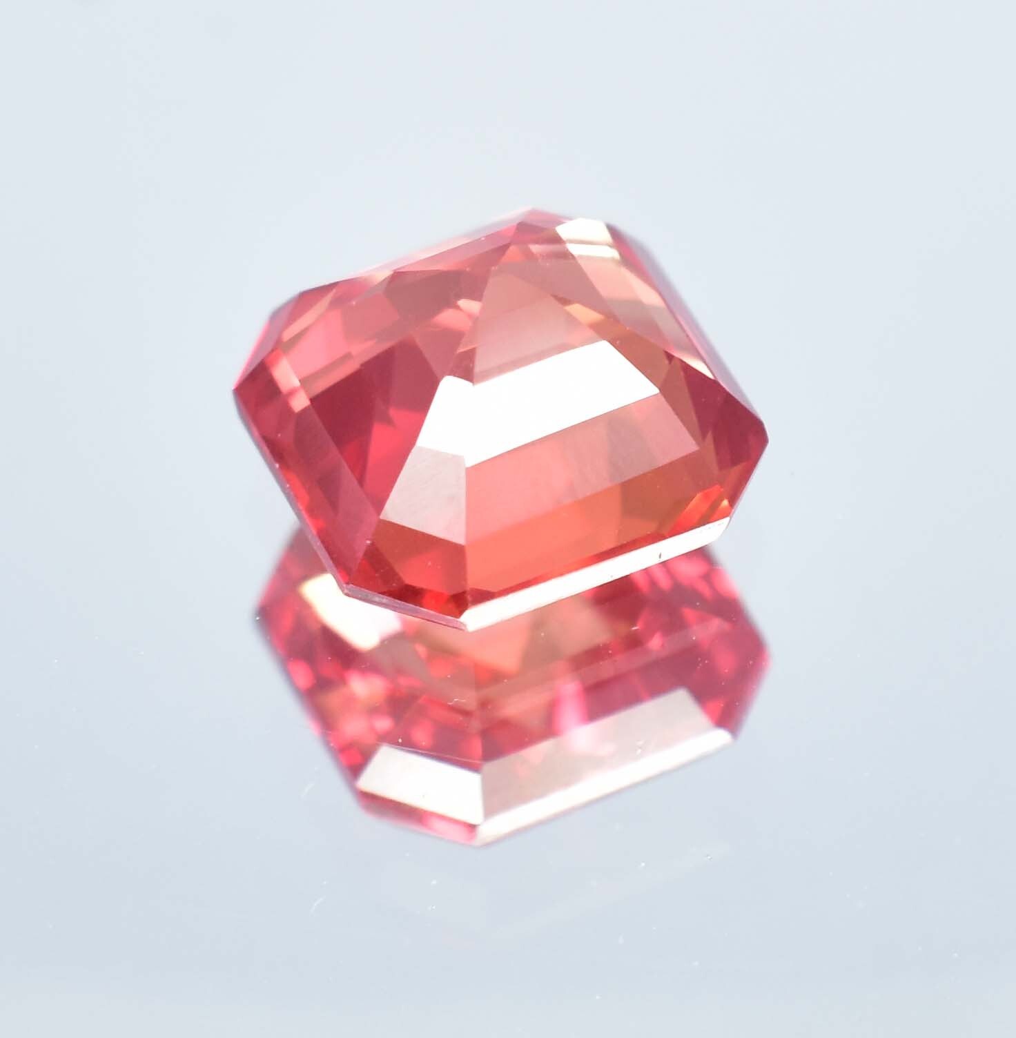 14 x 14 MM Natural Ceylon Padparadscha Sapphire Gemstone 16.25 Ct, GIT Certified